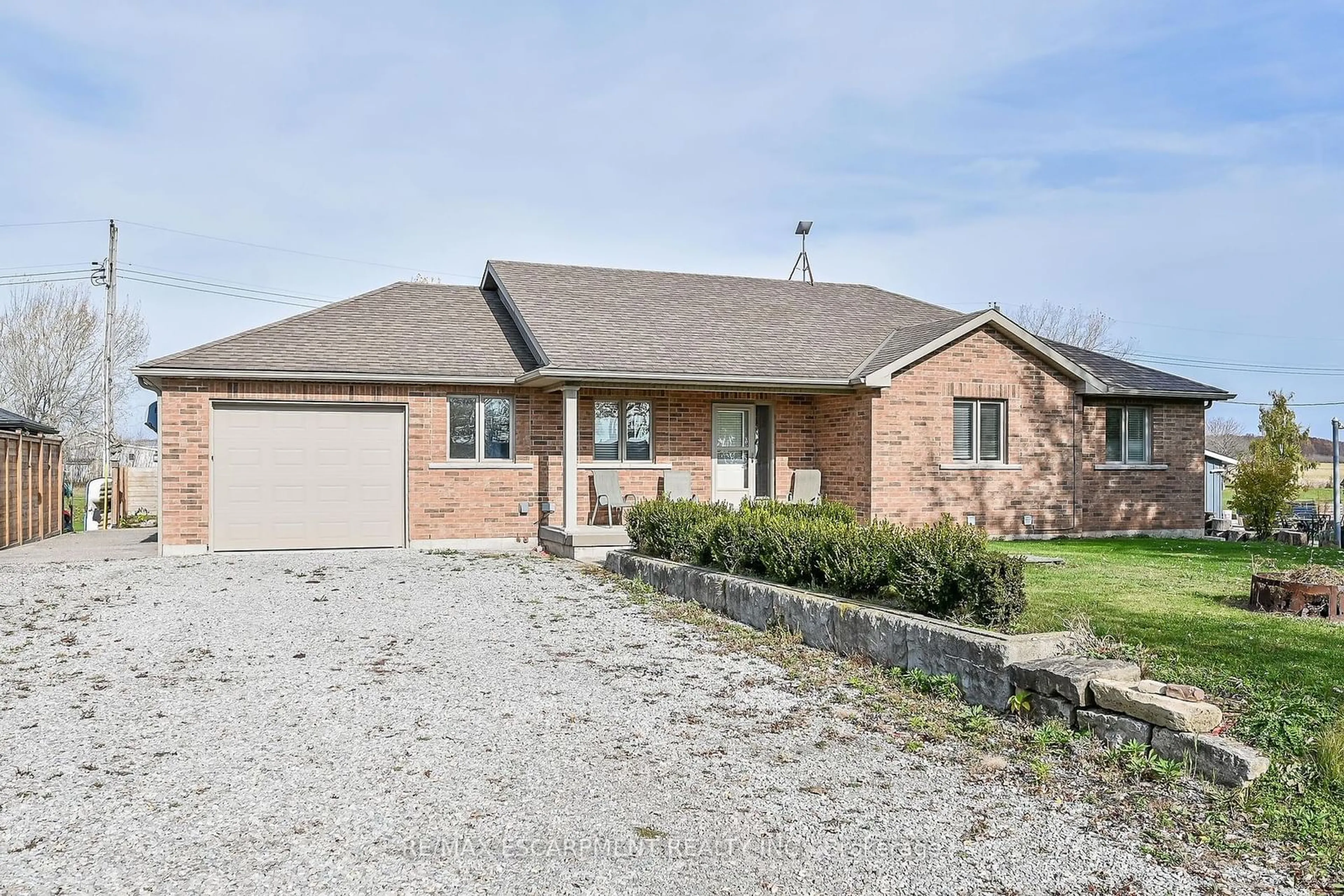 Home with brick exterior material for 29 Lakeview Lane, Haldimand Ontario N0A 1P0