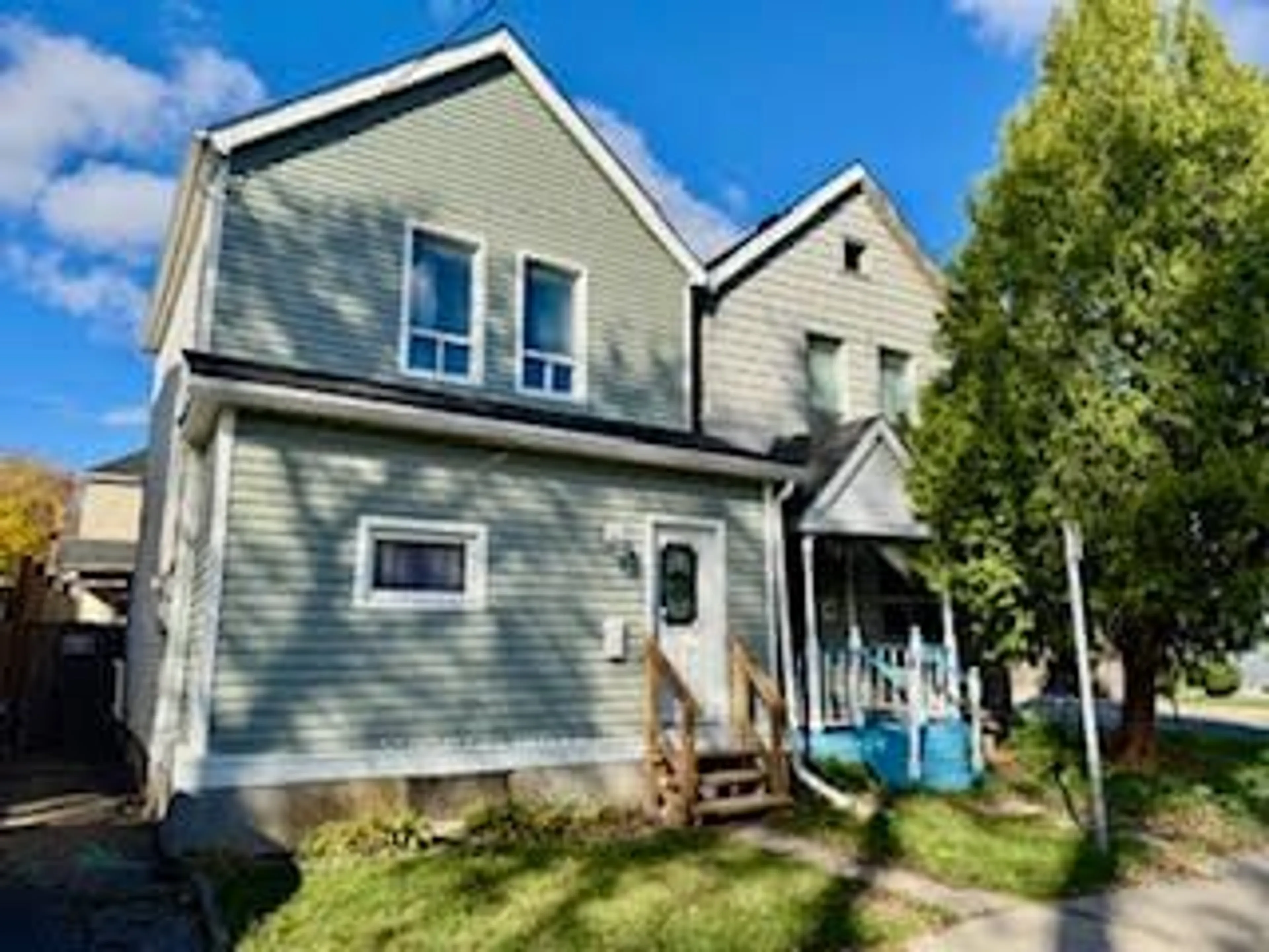 Frontside or backside of a home, cottage for 21 Minto Ave, Hamilton Ontario L8L 6E1