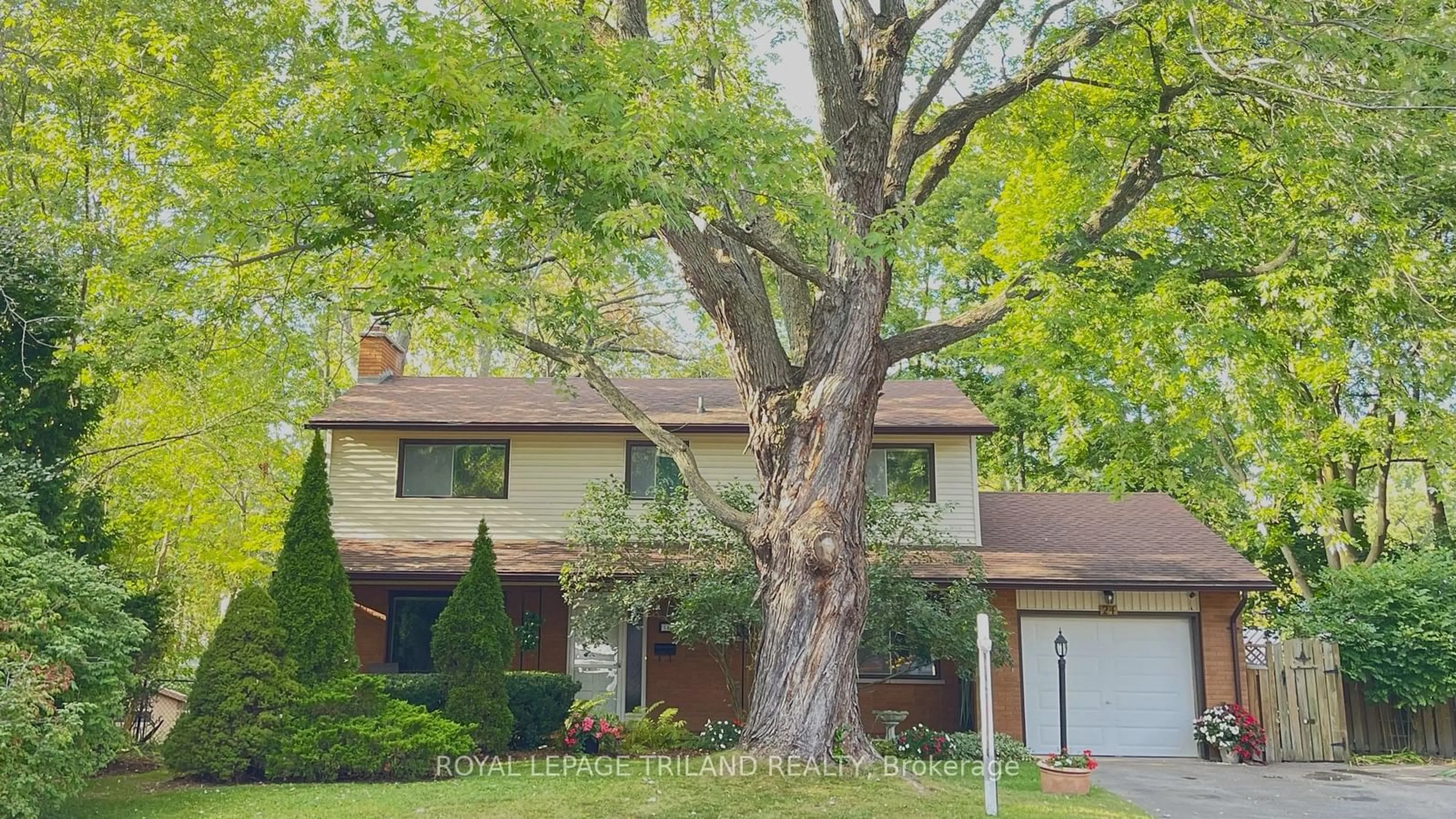 Frontside or backside of a home, the street view for 24 LONGBOW Pl, London Ontario N6G 1Y3