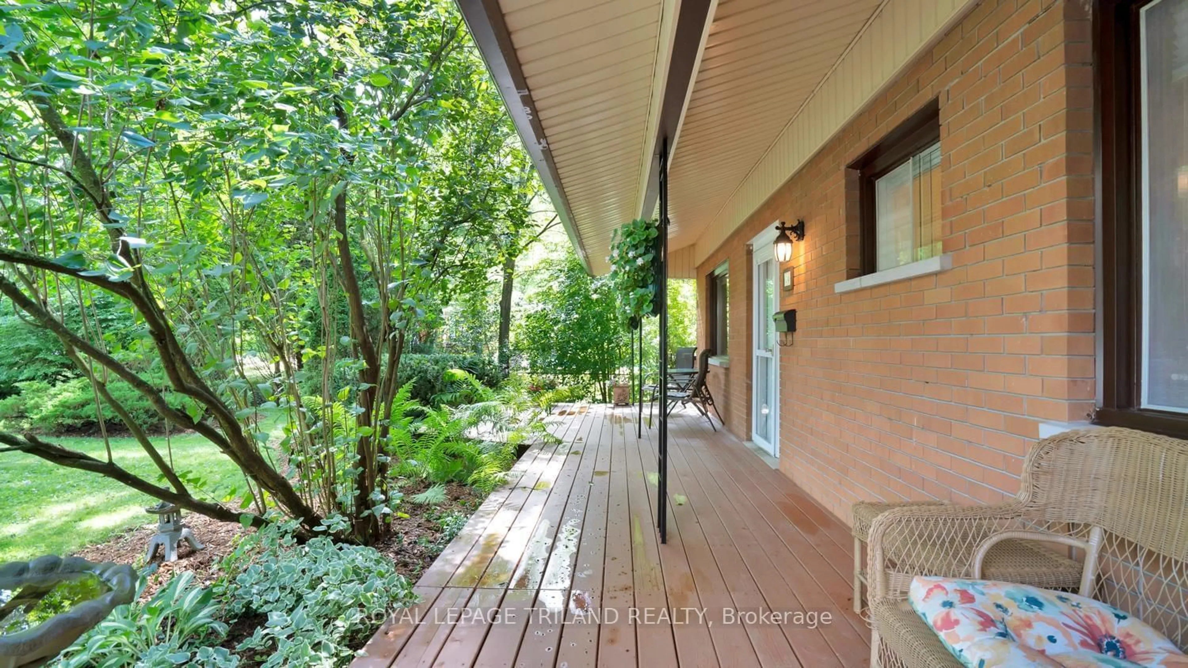 Patio, cottage for 24 LONGBOW Pl, London Ontario N6G 1Y3