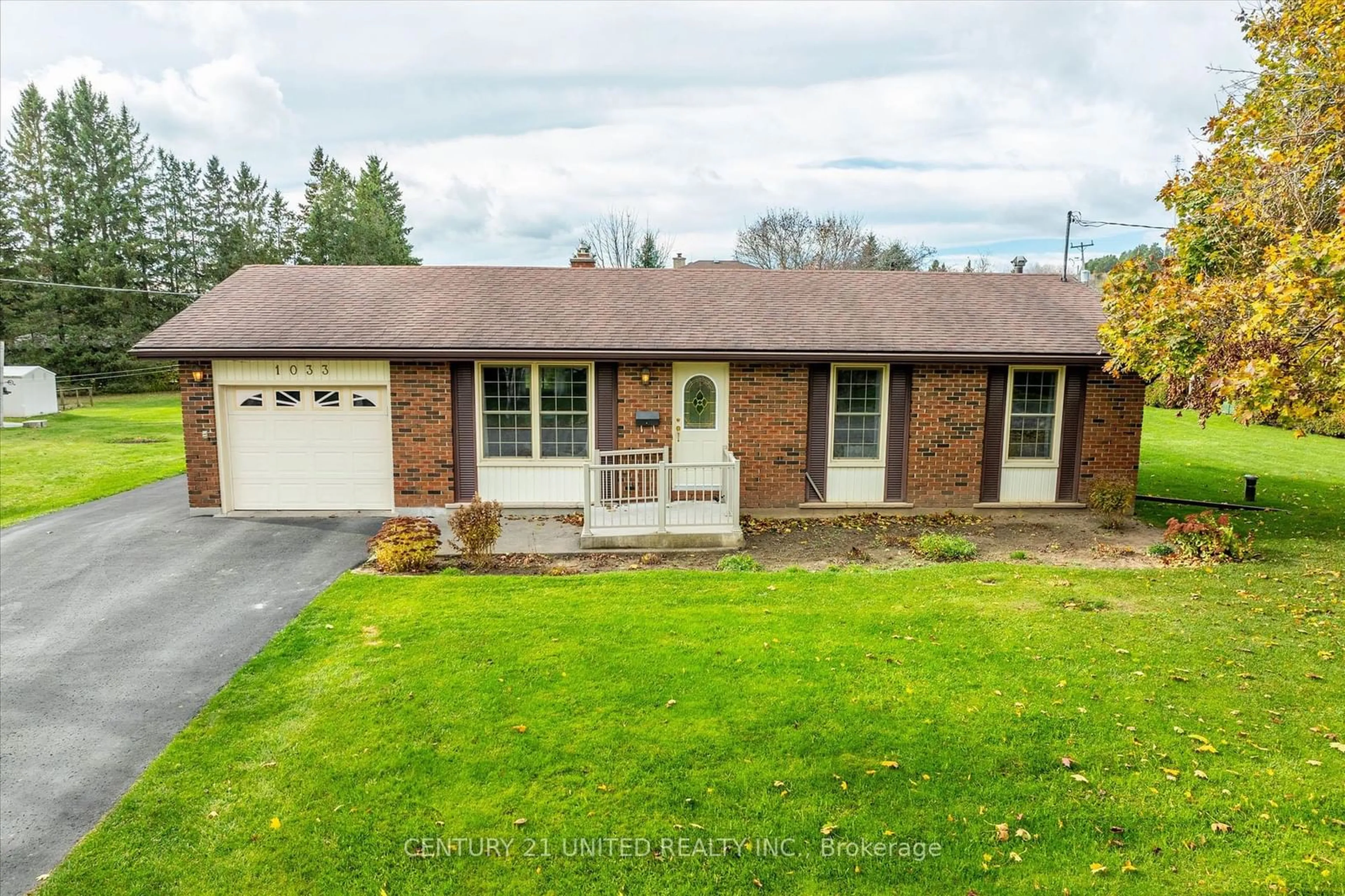 Frontside or backside of a home, cottage for 1033 Scollard Rd, Smith-Ennismore-Lakefield Ontario K9K 1E6