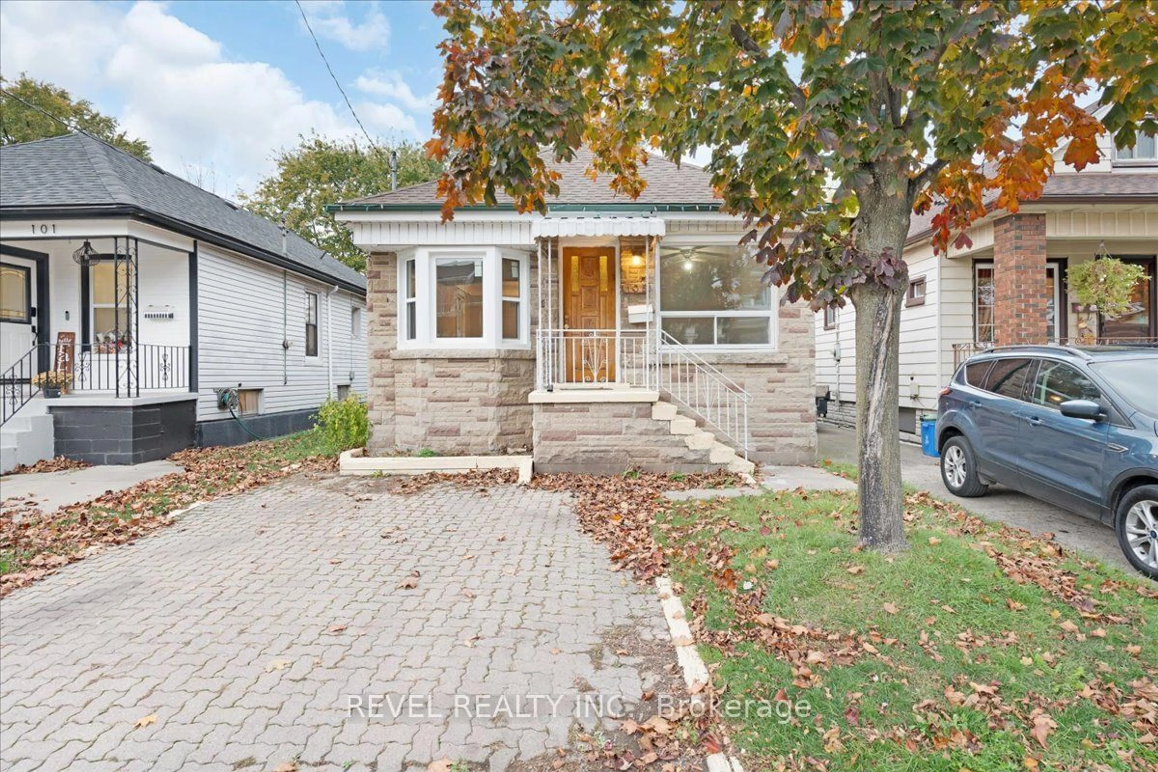 Home with brick exterior material for 105 Edgemont St, Hamilton Ontario L8H 4C9