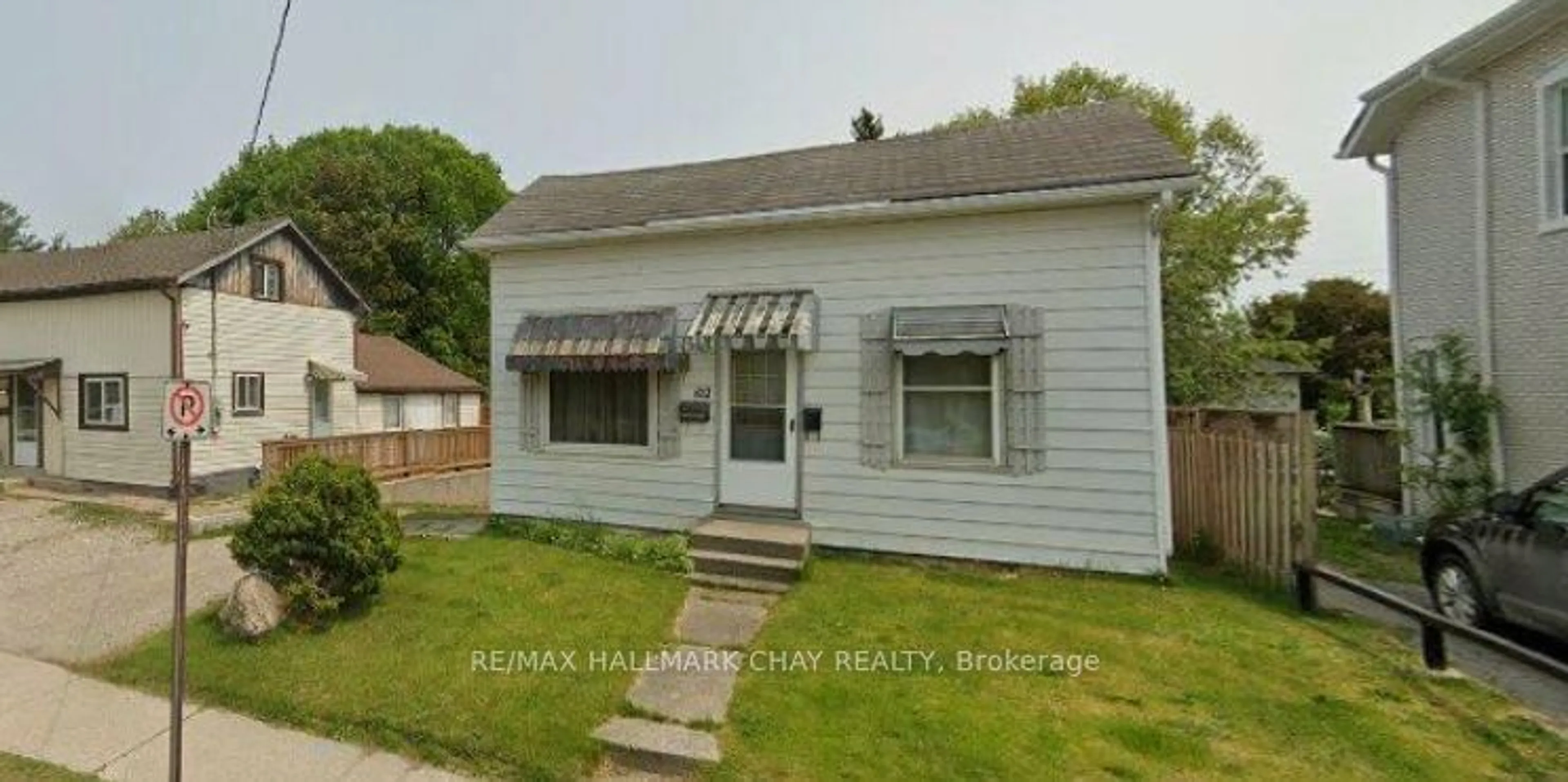 Frontside or backside of a home, cottage for 102 King Hiram St, Ingersoll Ontario N5C 1L6