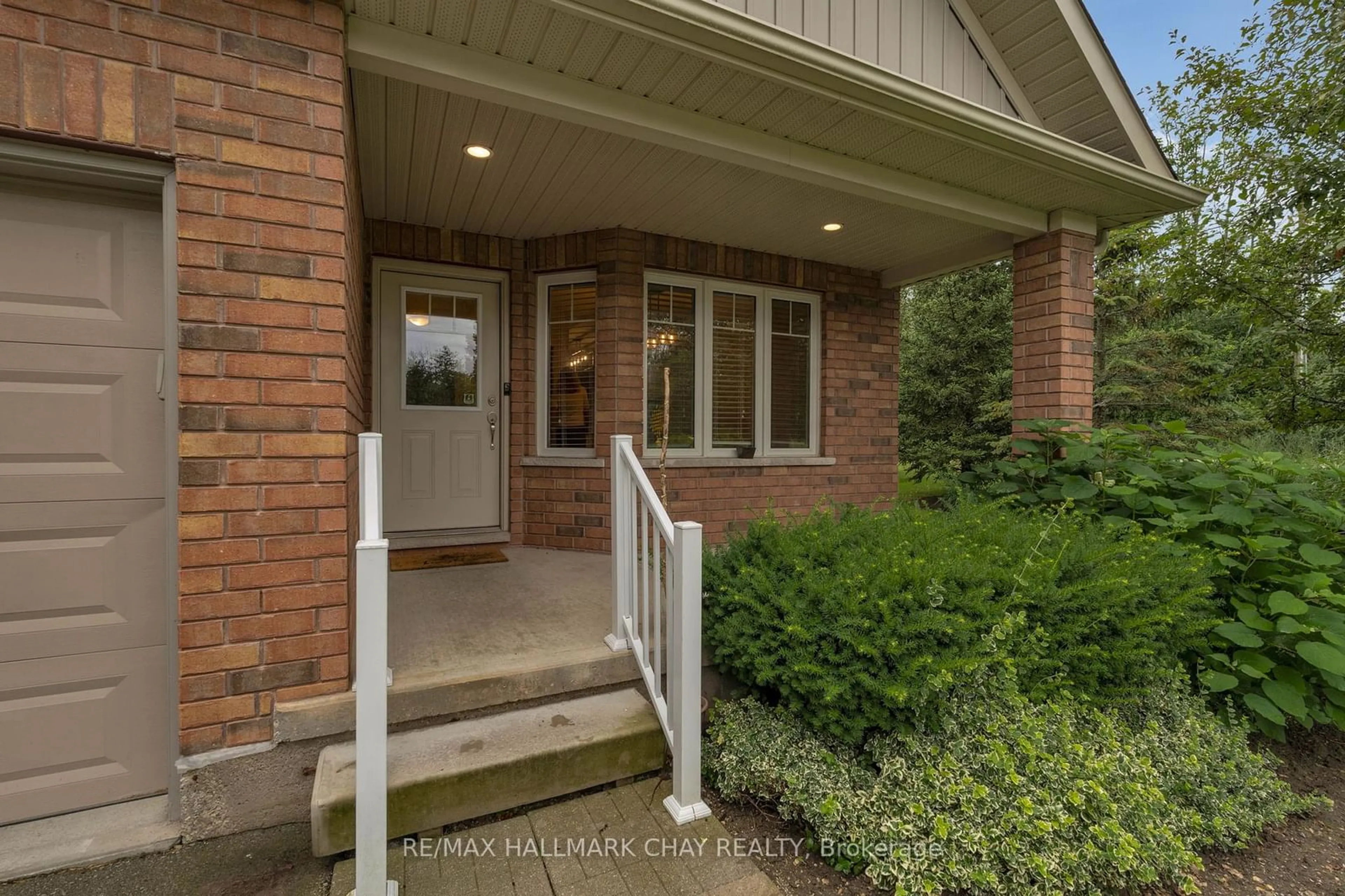 Indoor entryway, wood floors for 1 Russett Dr #11, Meaford Ontario N4L 0A5