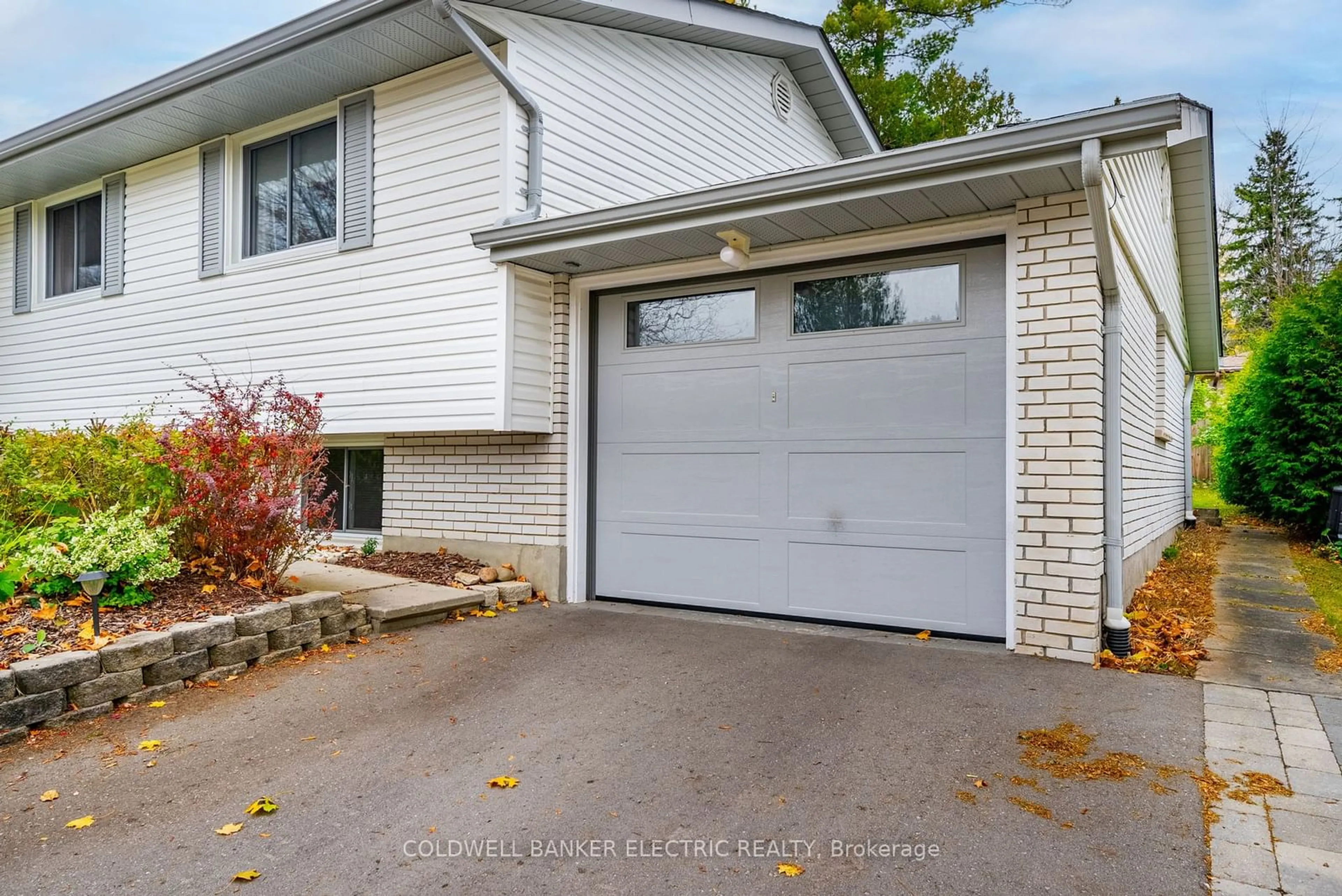 Frontside or backside of a home, the street view for 1212 Danita Blvd, Peterborough Ontario K9J 7L7