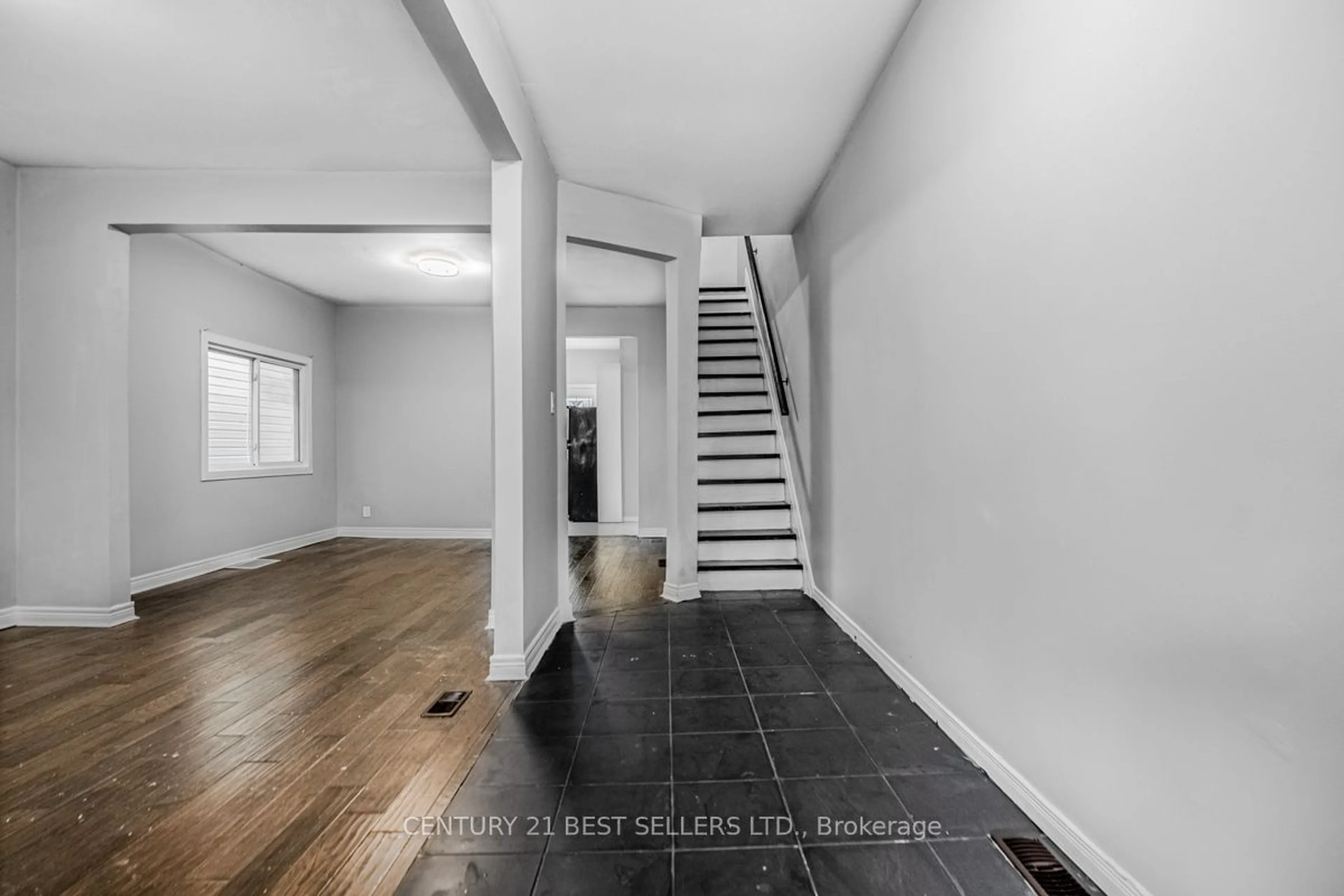 Indoor entryway, wood floors for 28 Francis St, Hamilton Ontario L8L 3V1