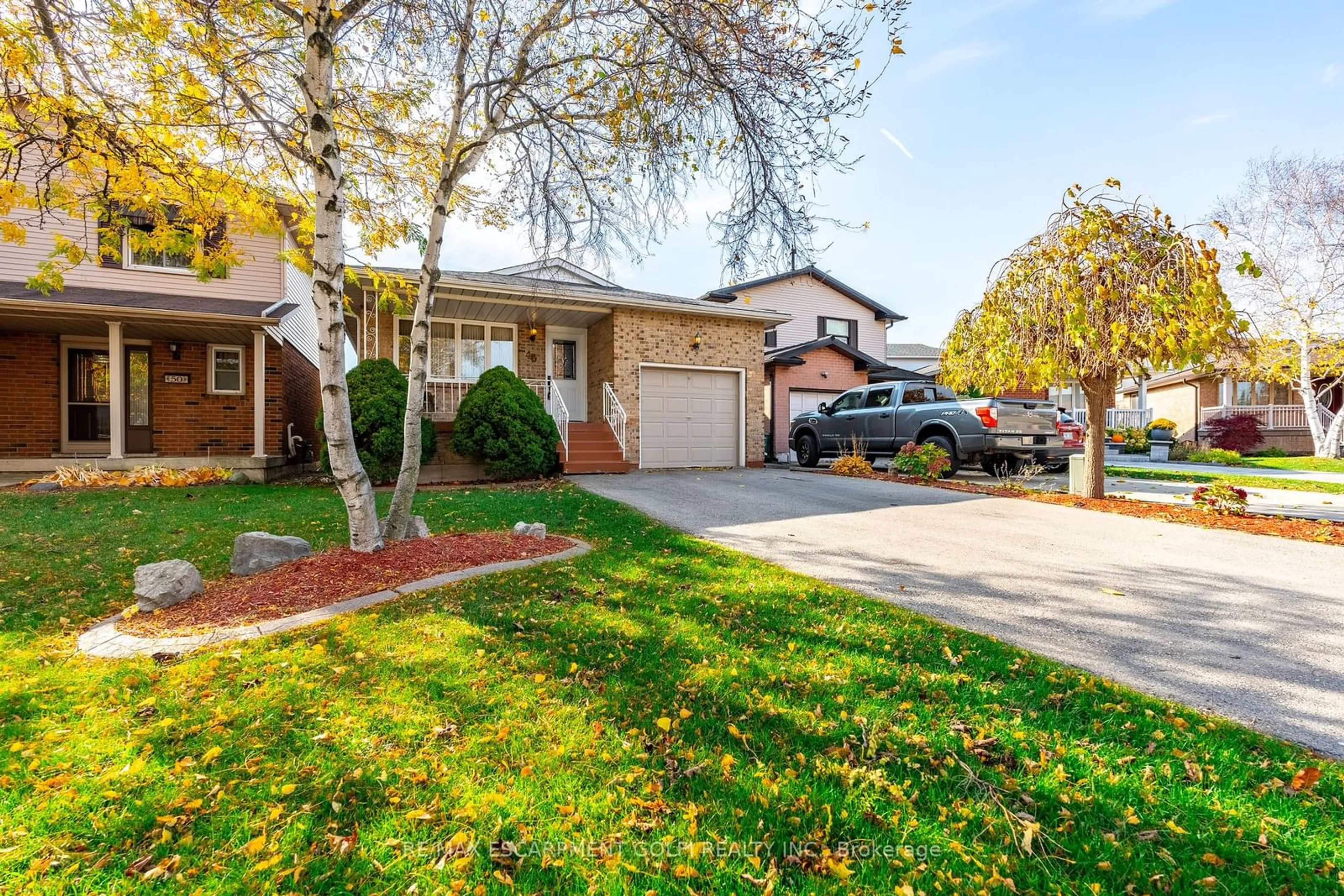 A pic from exterior of the house or condo, the street view for 46 Mark Pl, Hamilton Ontario L8W 2P9