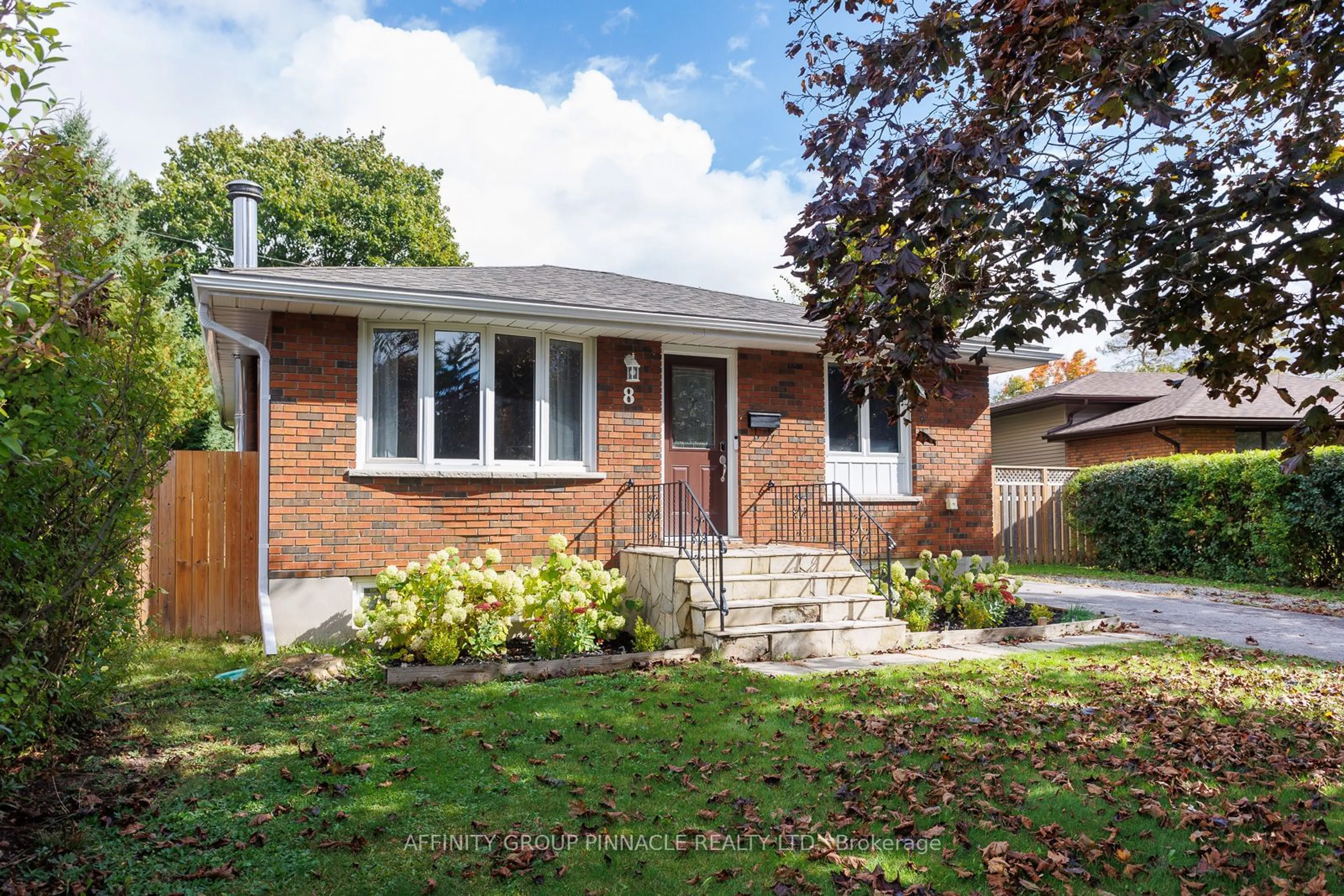 Home with brick exterior material for 8 Roselyn Crt, Kawartha Lakes Ontario K9V 4T5