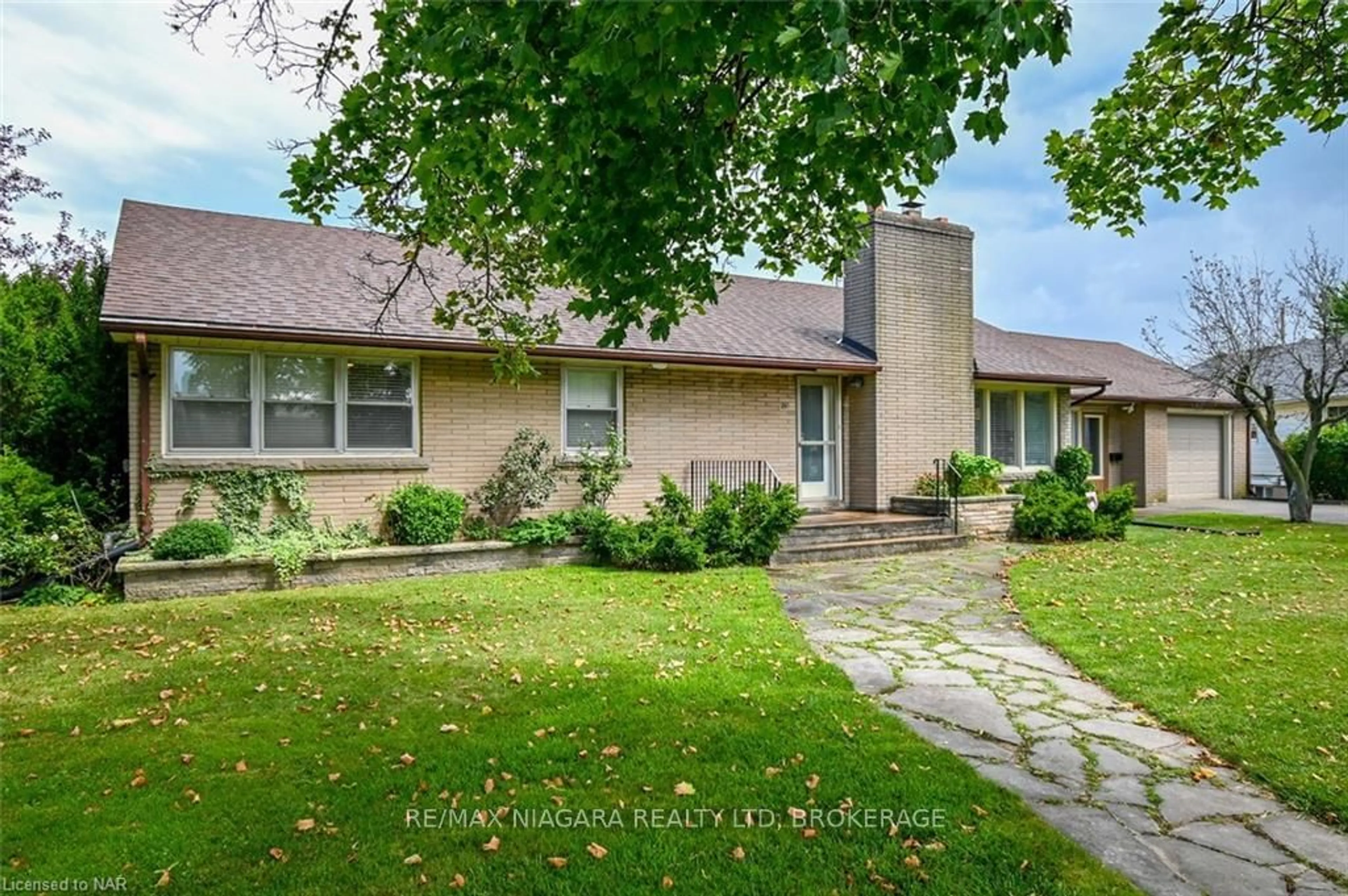 A pic from exterior of the house or condo, the street view for 24 MUNRO St, Thorold Ontario L2V 2V8