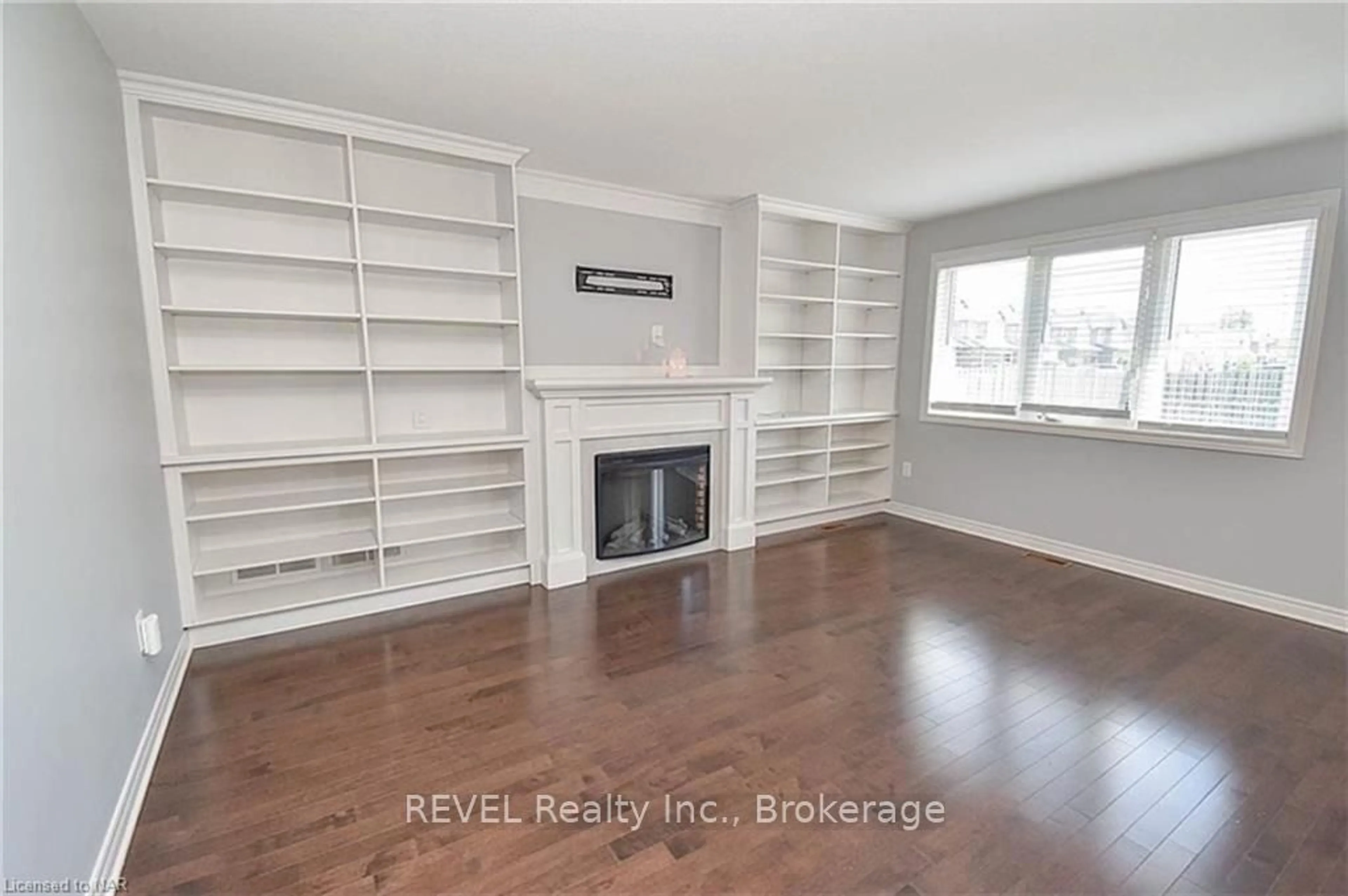 A pic of a room, wood floors for 6030 WIENS Blvd, Niagara Falls Ontario L2H 0J2