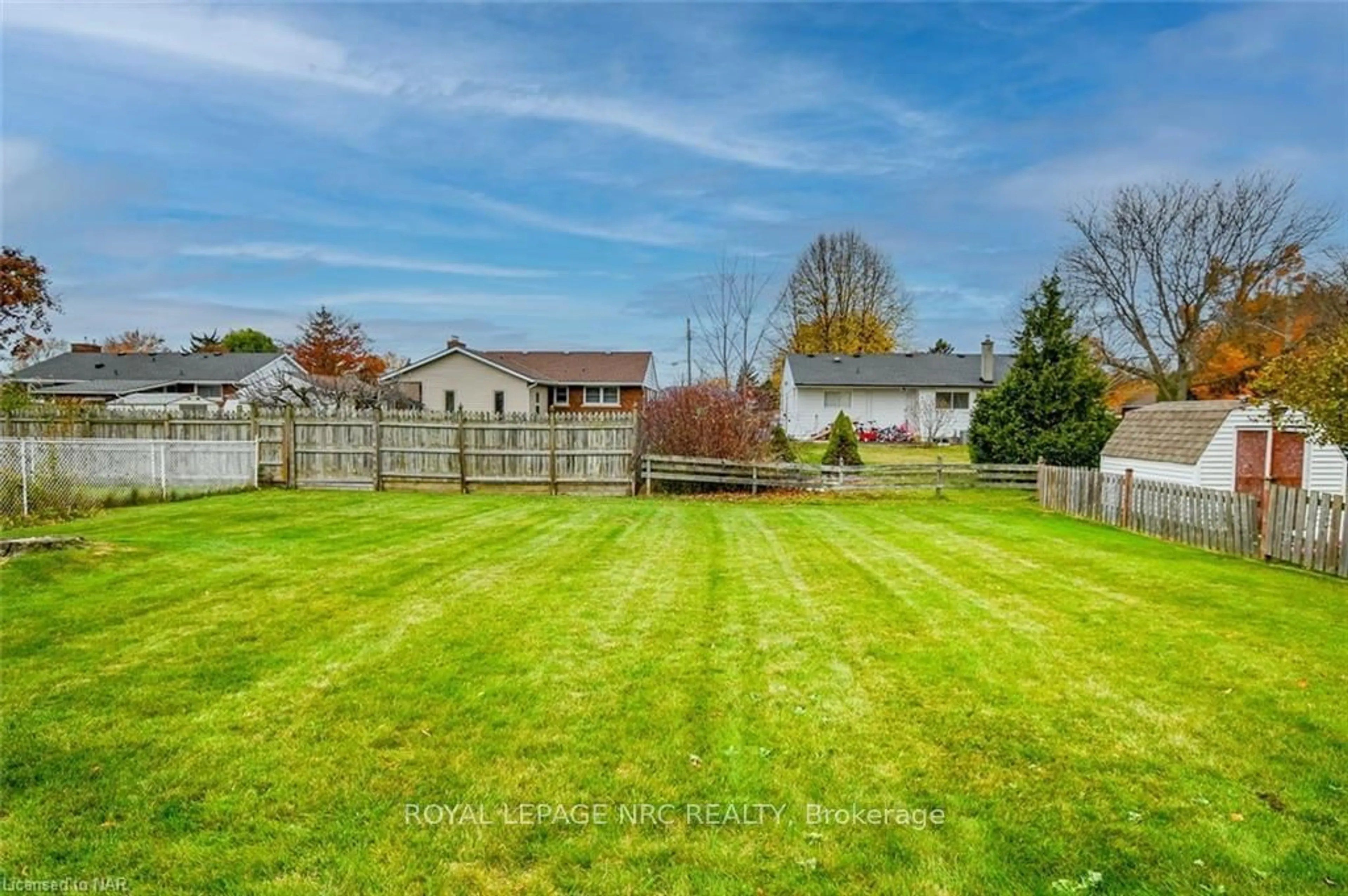 Frontside or backside of a home, the fenced backyard for 535 ALAN Ave, Welland Ontario L3C 2Y8