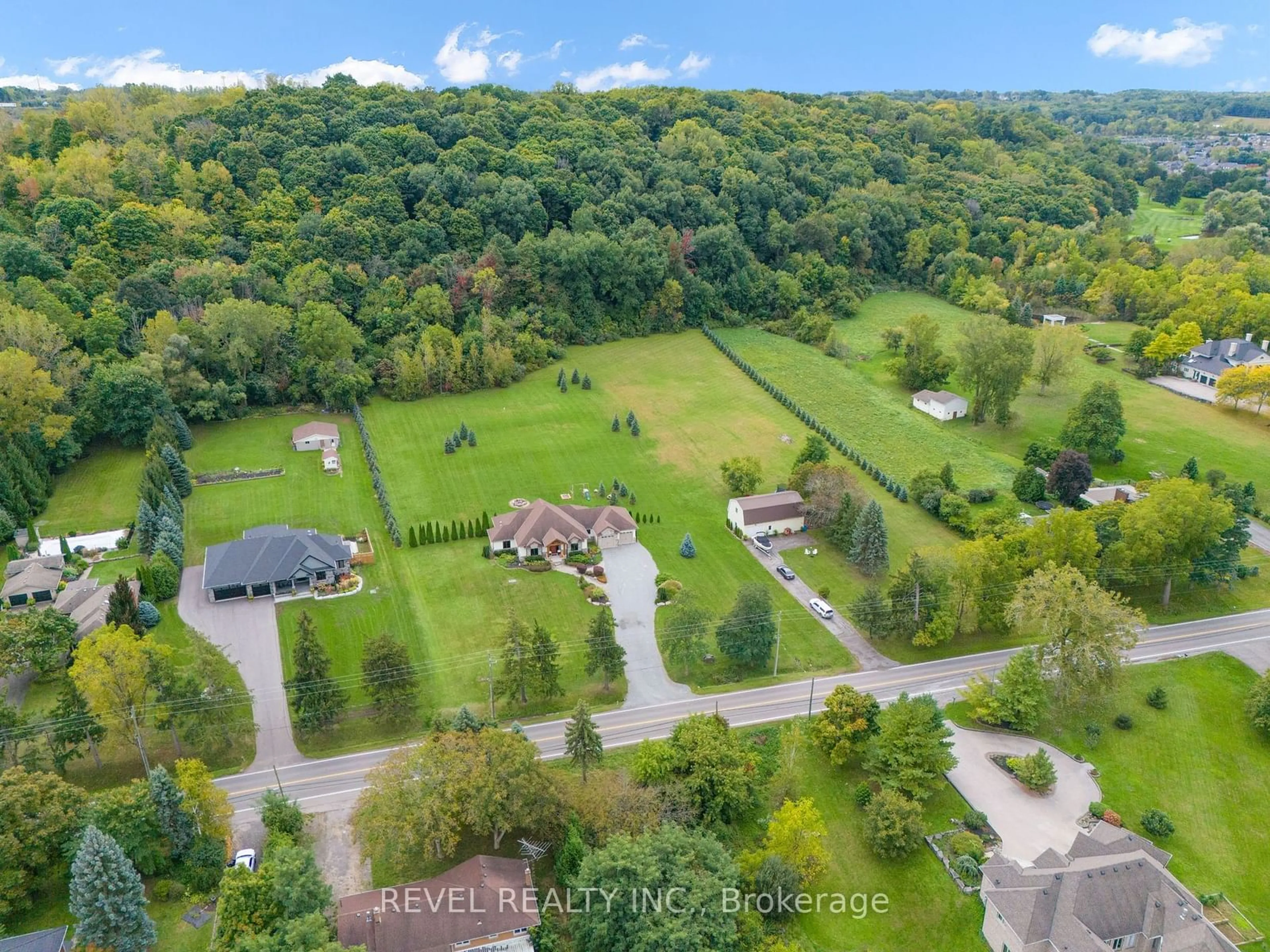 A pic from exterior of the house or condo, the fenced backyard for 1559 York Rd, Niagara-on-the-Lake Ontario L0S 1J0