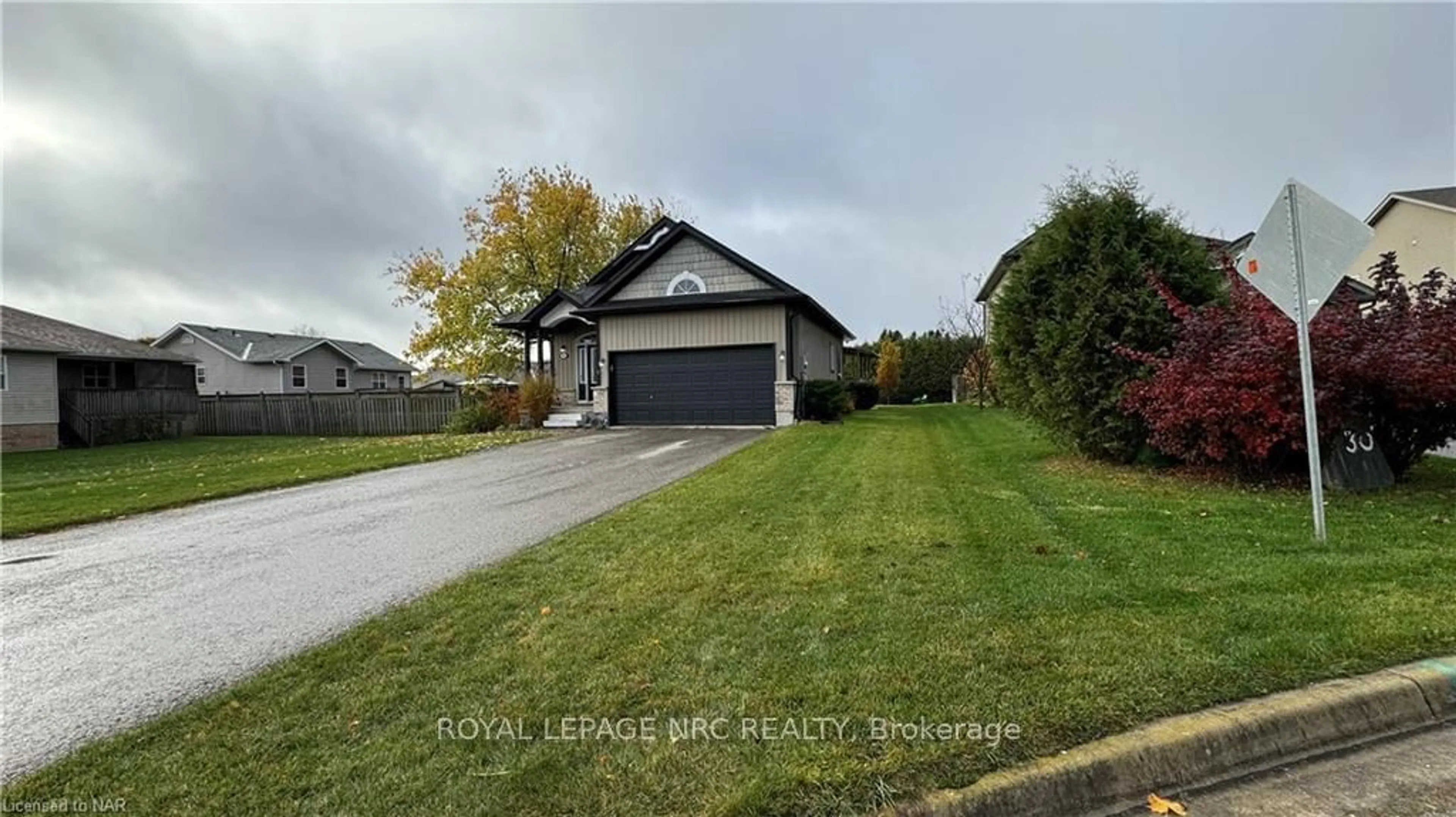 Frontside or backside of a home, the street view for 40 SINCLAIR St, Southgate Ontario N0C 1B0