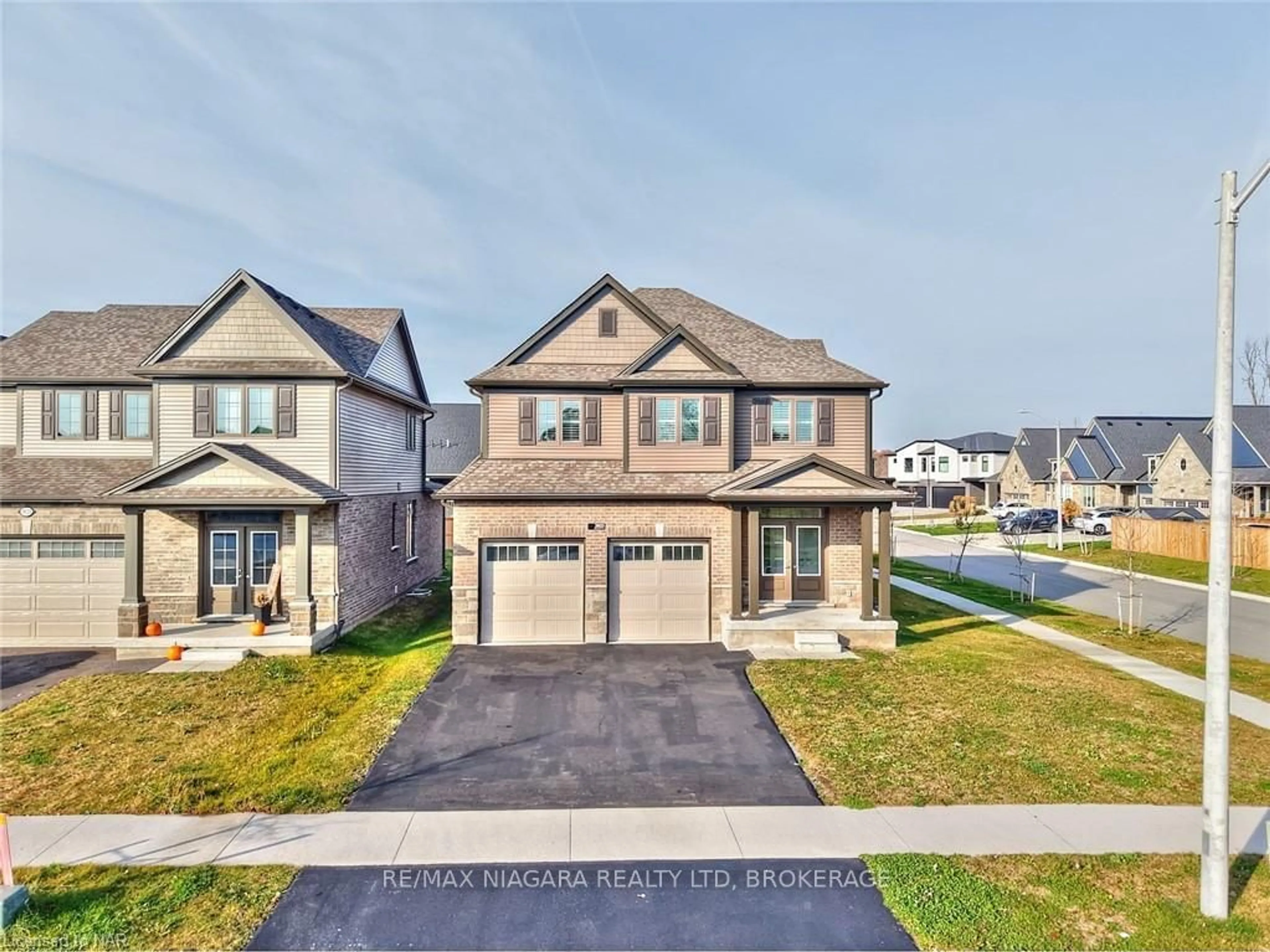 Frontside or backside of a home, the street view for 3823 SIMPSON Lane, Fort Erie Ontario L0S 1S0