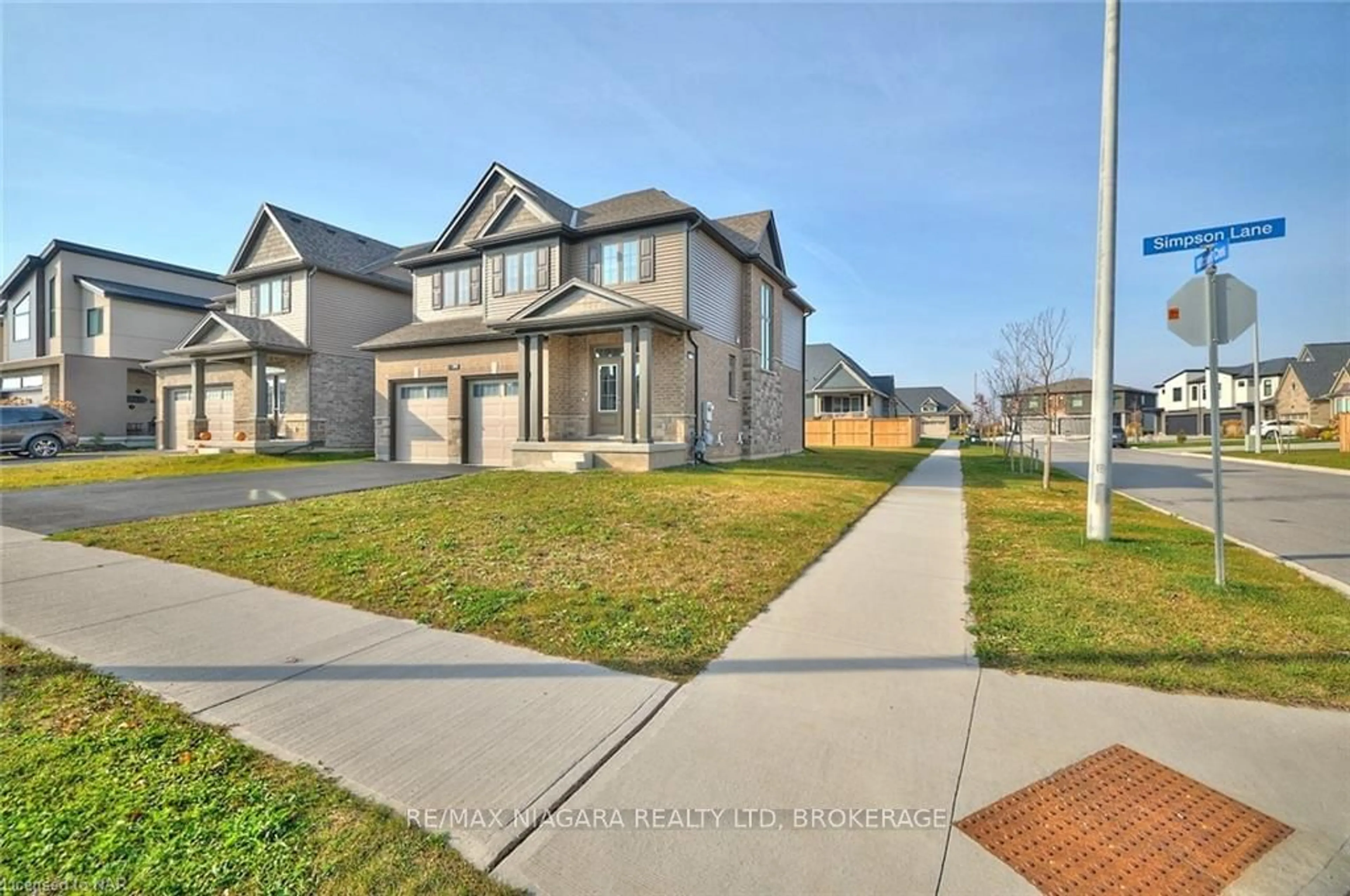 Frontside or backside of a home, the street view for 3823 SIMPSON Lane, Fort Erie Ontario L0S 1S0