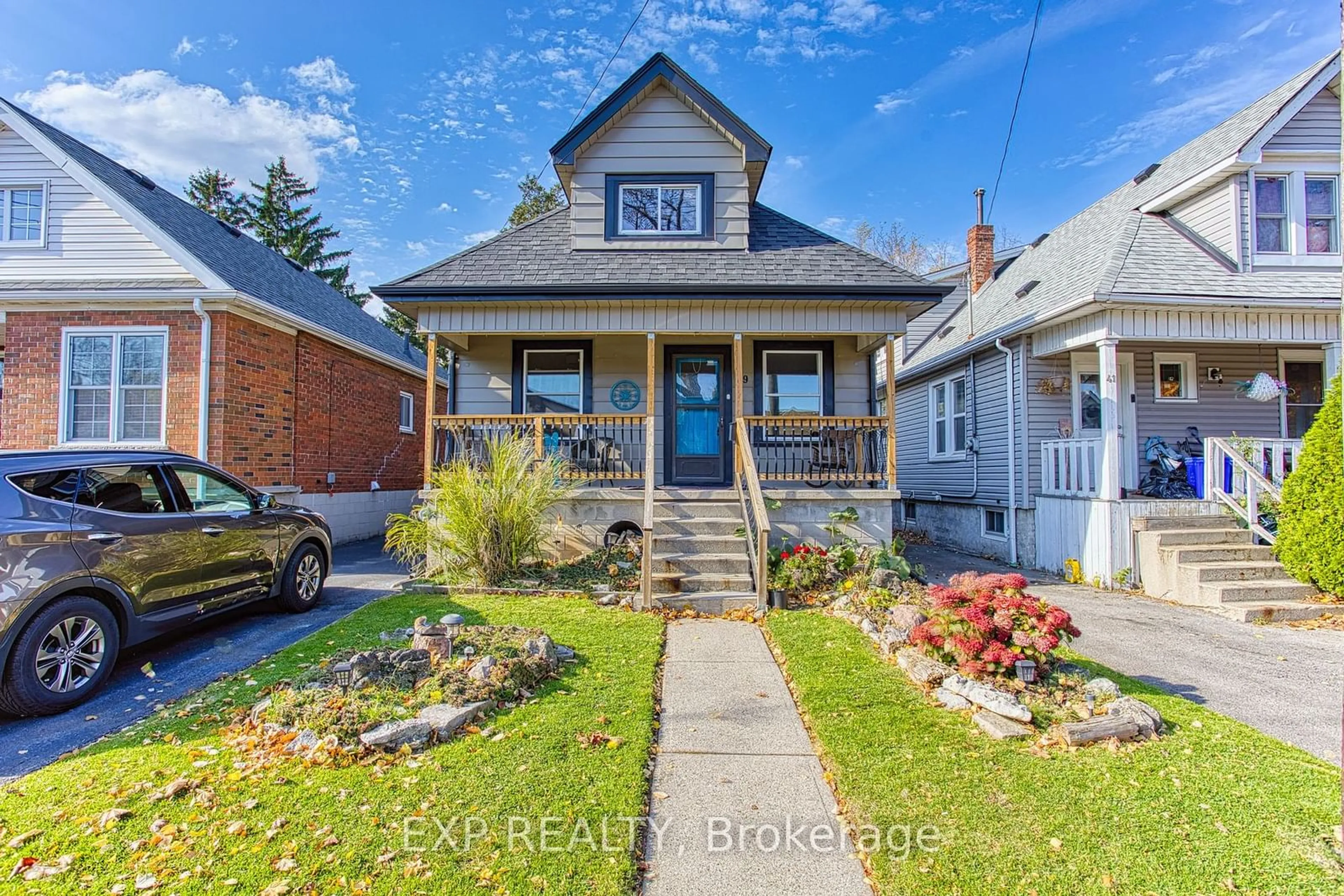 Frontside or backside of a home, cottage for 39 Tuxedo Ave, Hamilton Ontario L8H 4P4