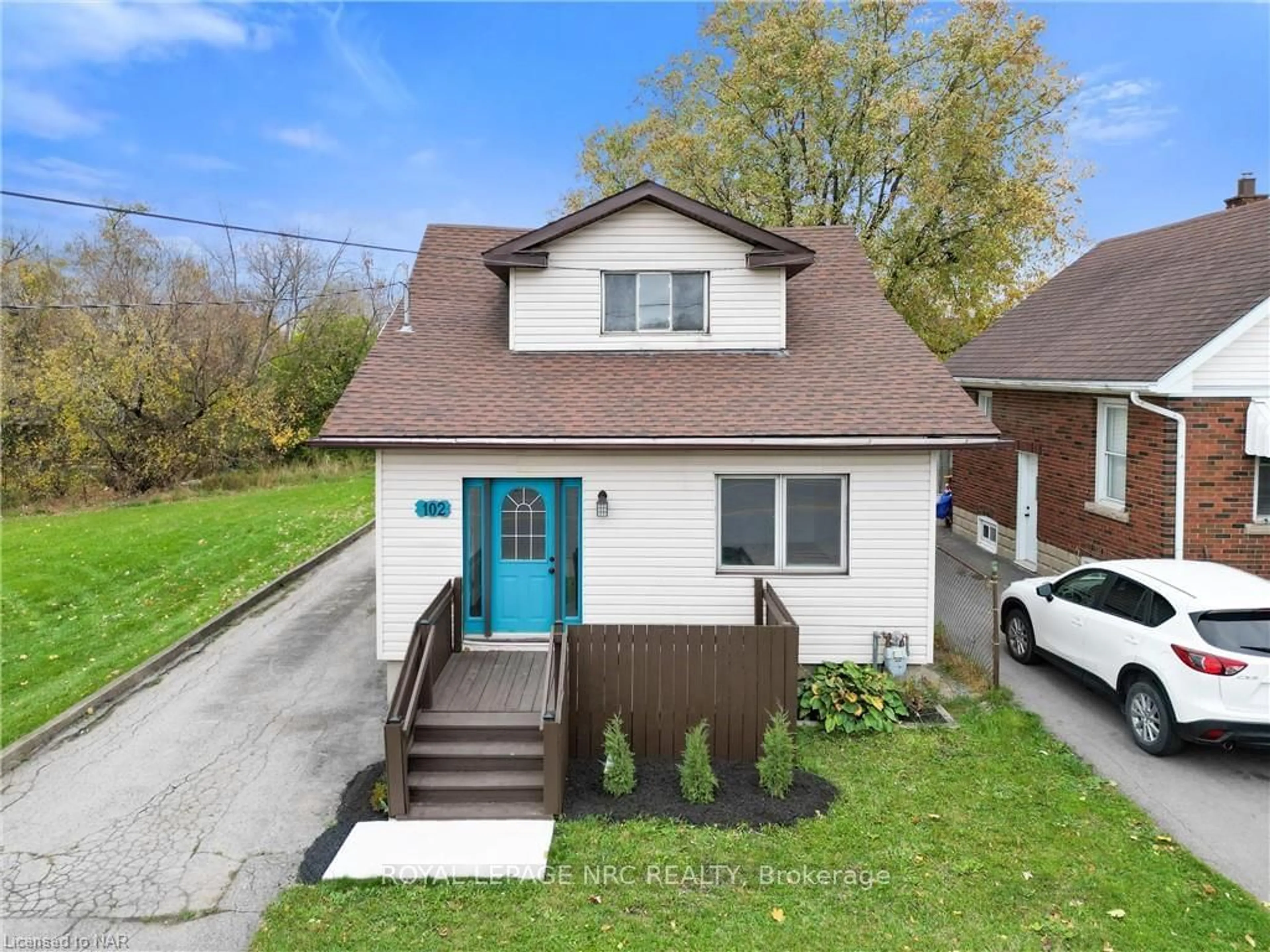 Frontside or backside of a home, cottage for 102 PINE St, Thorold Ontario L2V 3M1