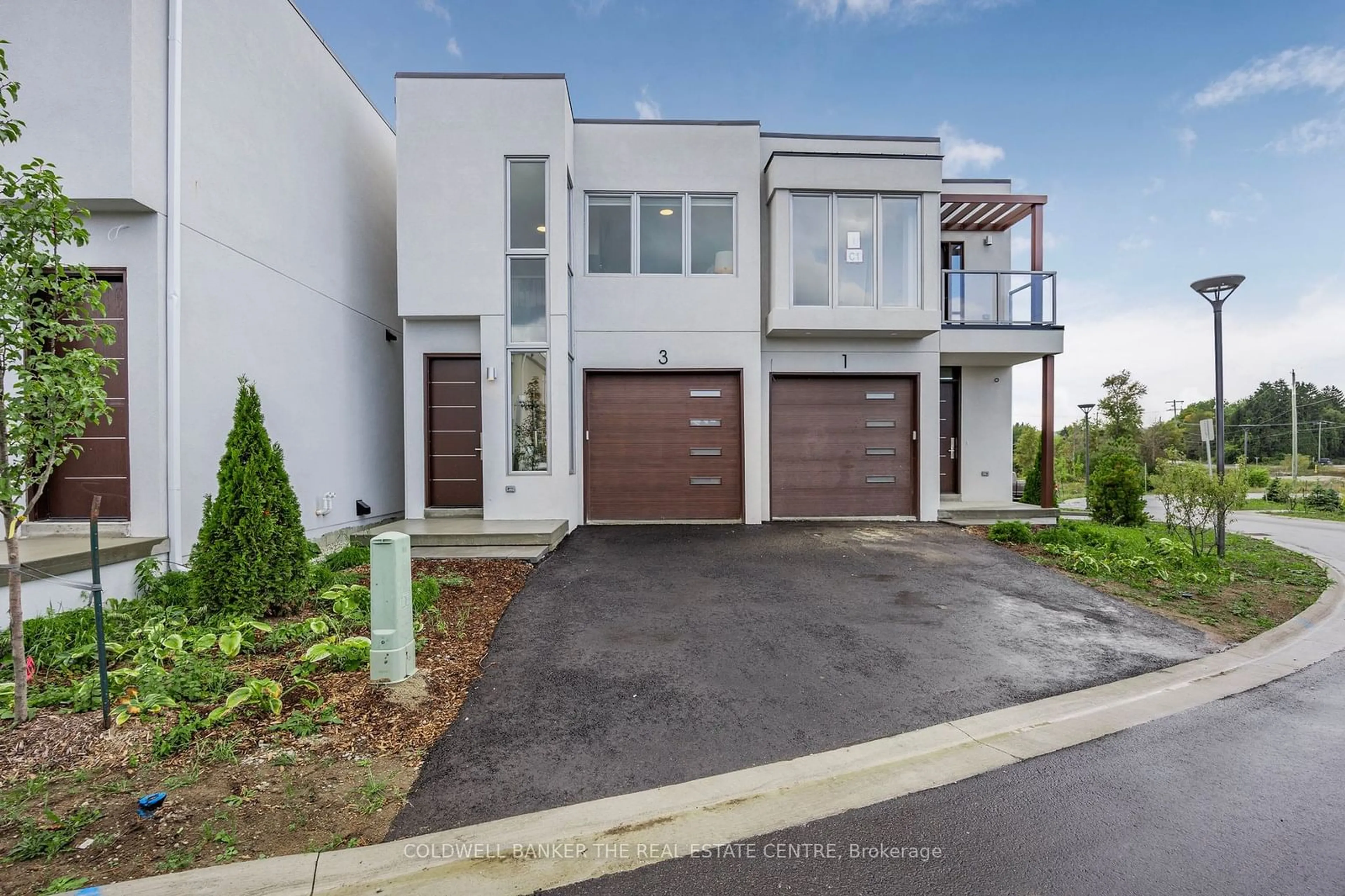 A pic from exterior of the house or condo, the street view for 3 Waterview Lane, Blue Mountains Ontario N0H 2P0