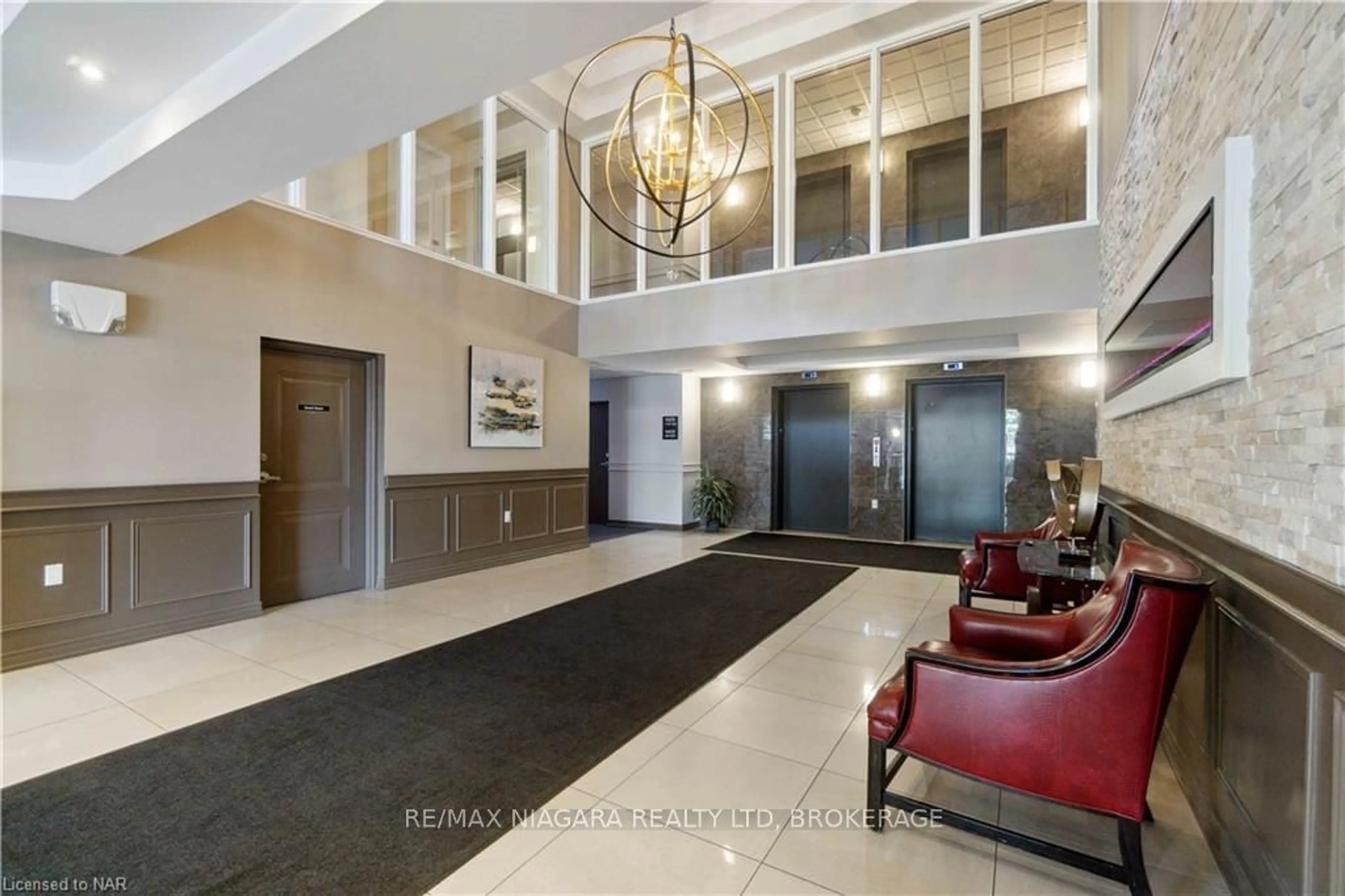 Indoor lobby for 4644 PETTIT AVENUE Ave #221, Niagara Falls Ontario L2E 6L5