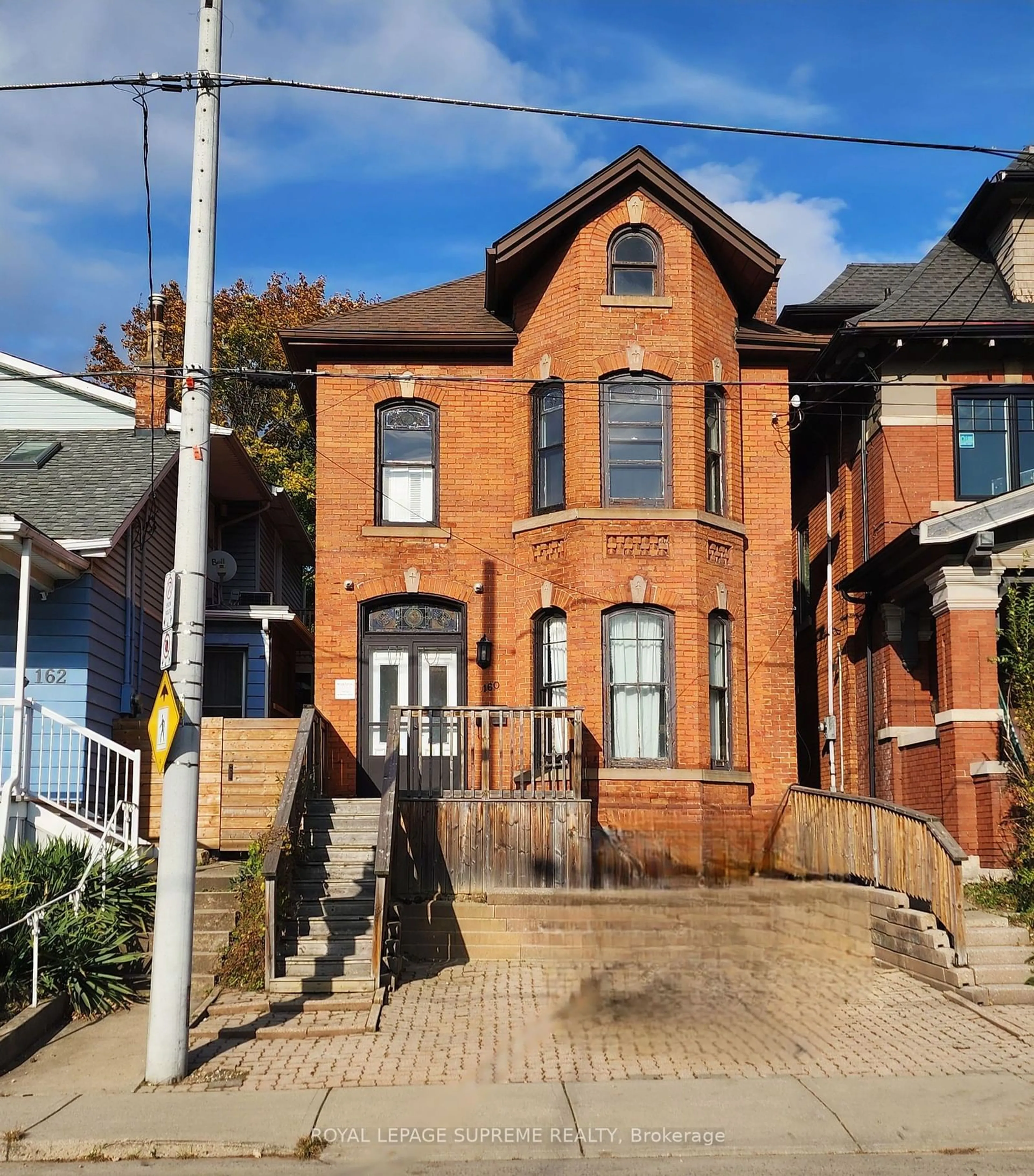 Frontside or backside of a home, the front or back of building for 160 Herkimer St, Hamilton Ontario L8P 2H4