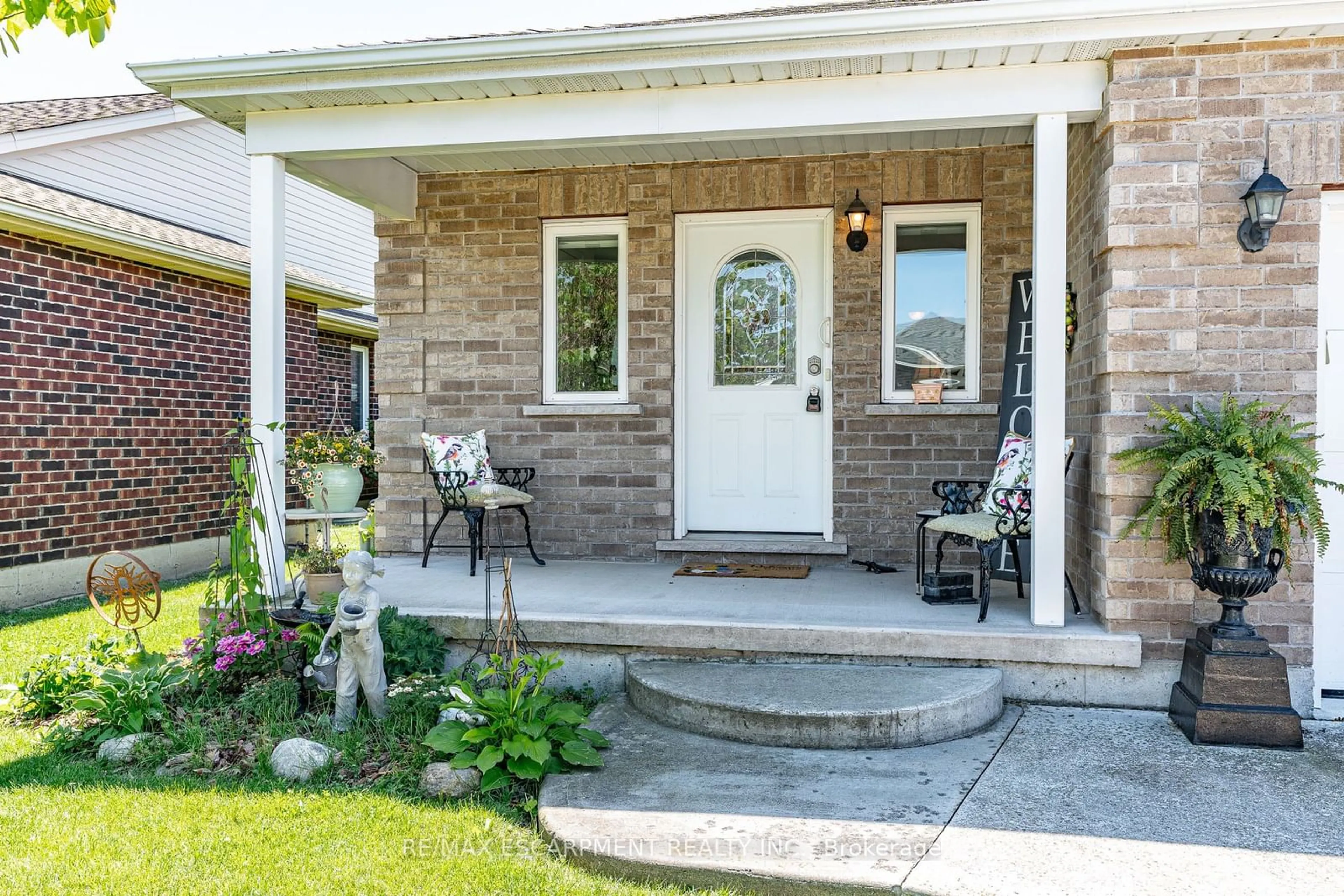 Indoor entryway, ceramic floors for 3918 Pleasantview Lane, Lincoln Ontario L0R 2C0