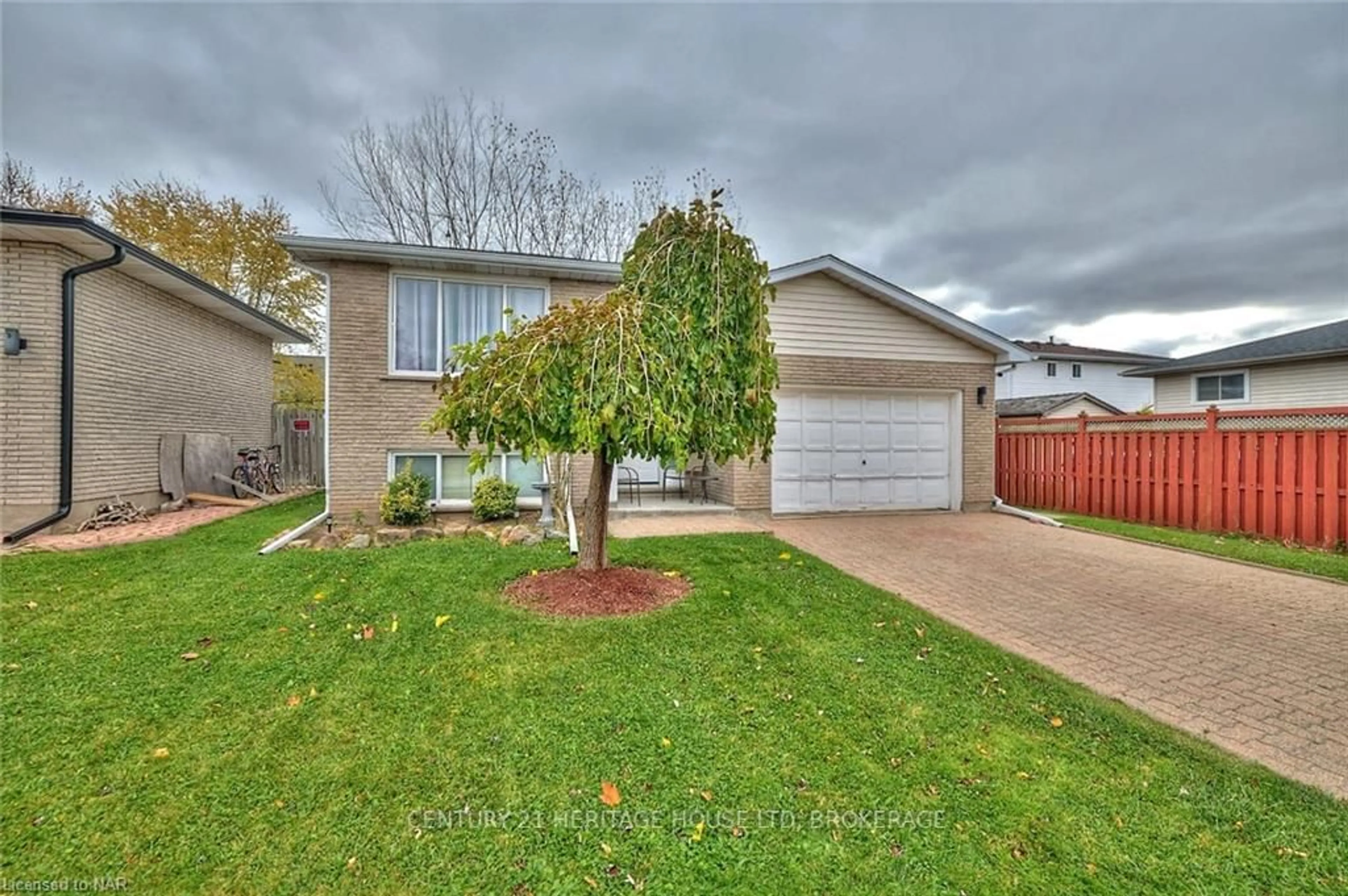 Frontside or backside of a home, the fenced backyard for 6250 SHERRI Ave, Niagara Falls Ontario L2H 2W7