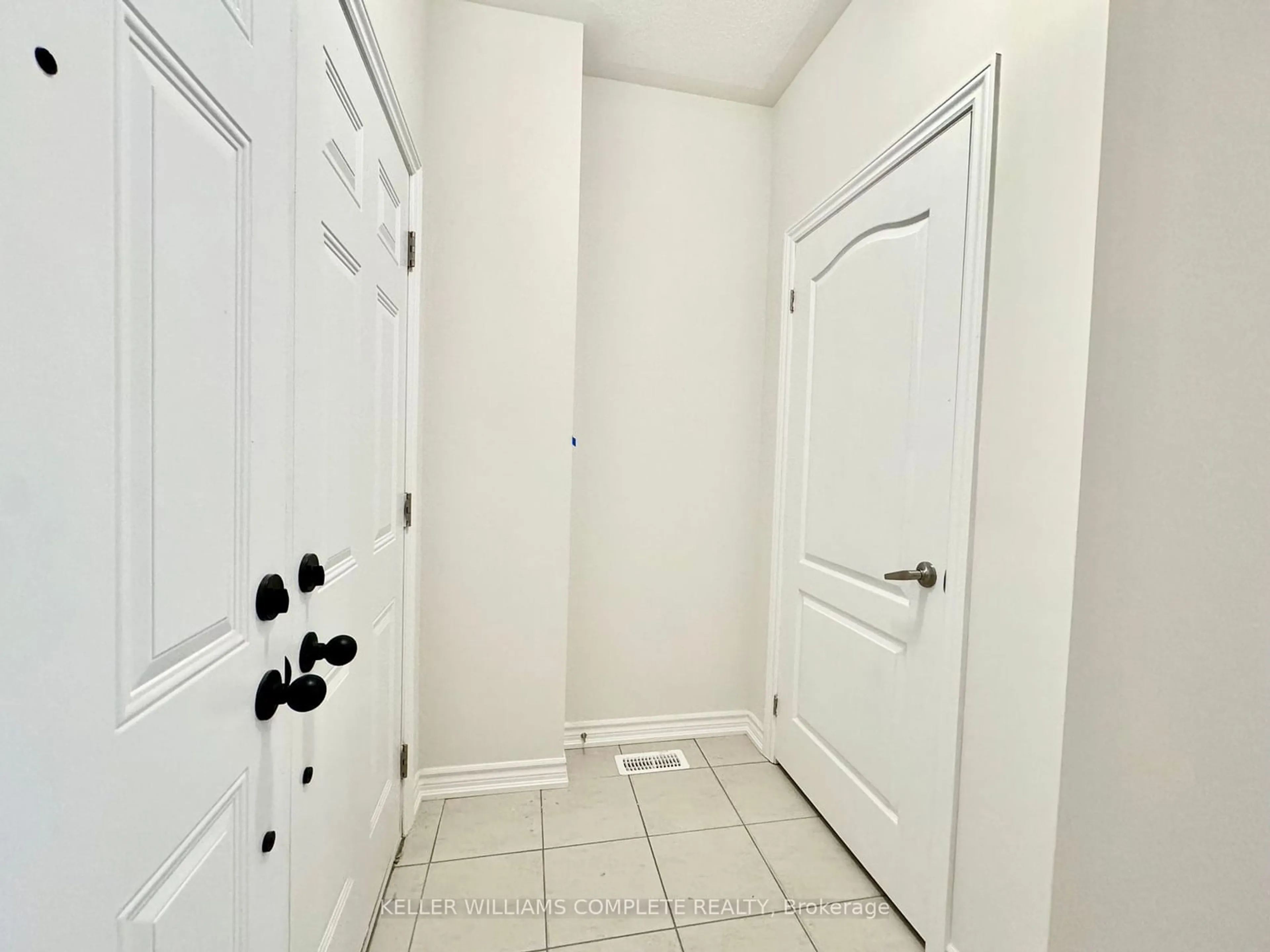 Indoor entryway, not visible floor for 100 Baker St, Thorold Ontario L2V 3P4