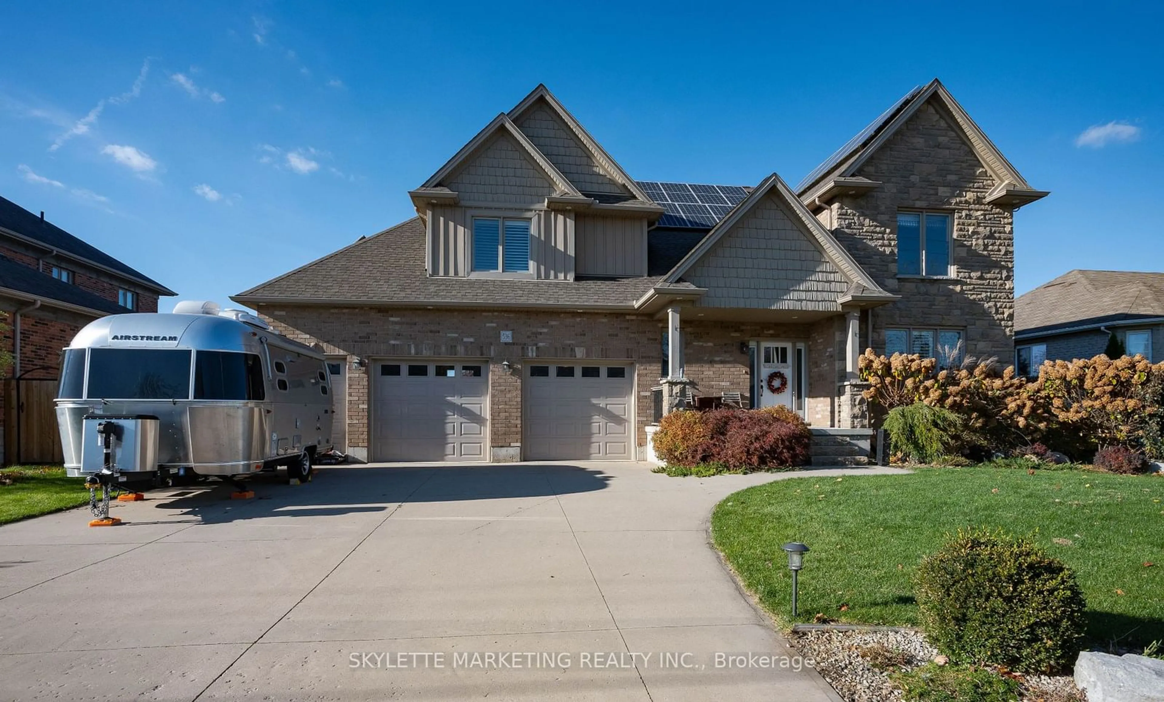 Frontside or backside of a home, the street view for 536 Juliana Dr, Strathroy-Caradoc Ontario N0L 1W0