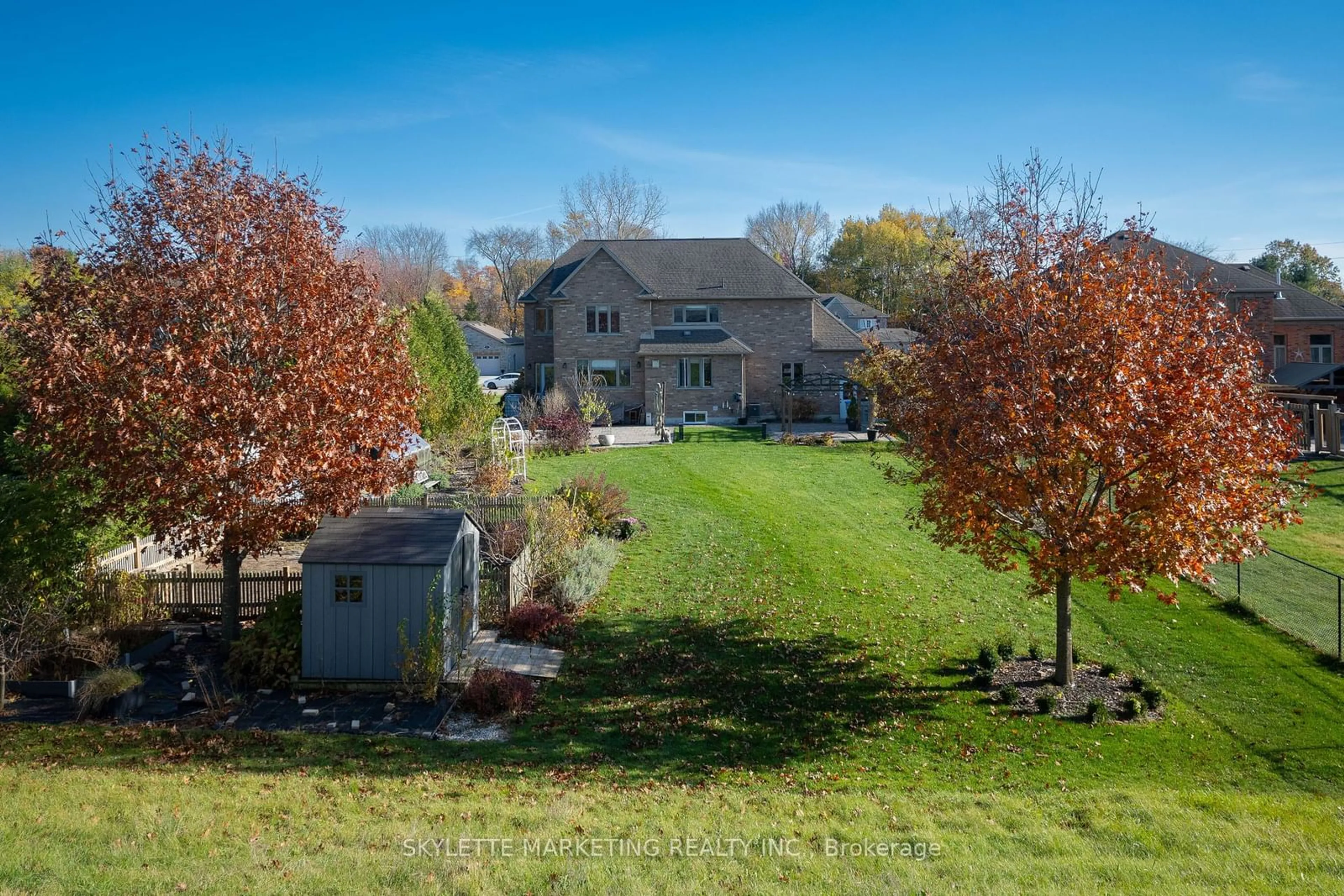 A pic from exterior of the house or condo, the fenced backyard for 536 Juliana Dr, Strathroy-Caradoc Ontario N0L 1W0