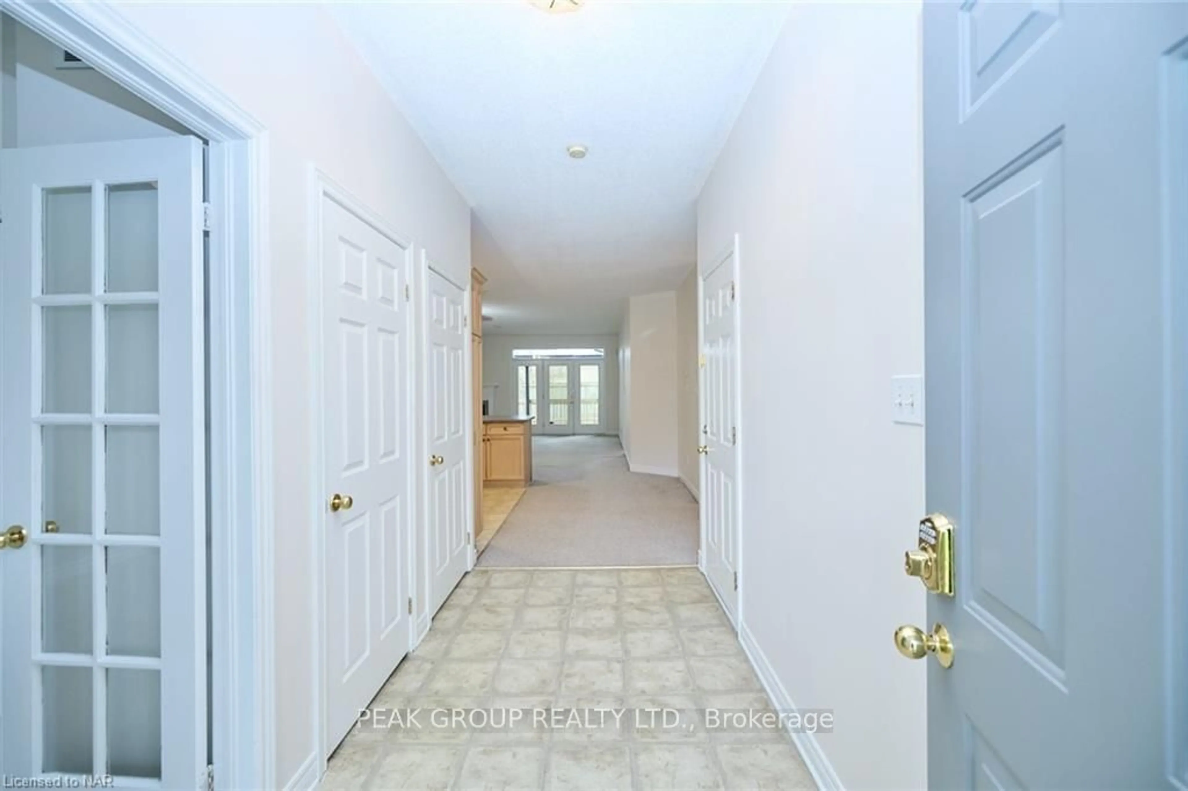 Indoor entryway, carpet floors for 5200 DORCHESTER Rd #15, Niagara Falls Ontario L2E 7M6