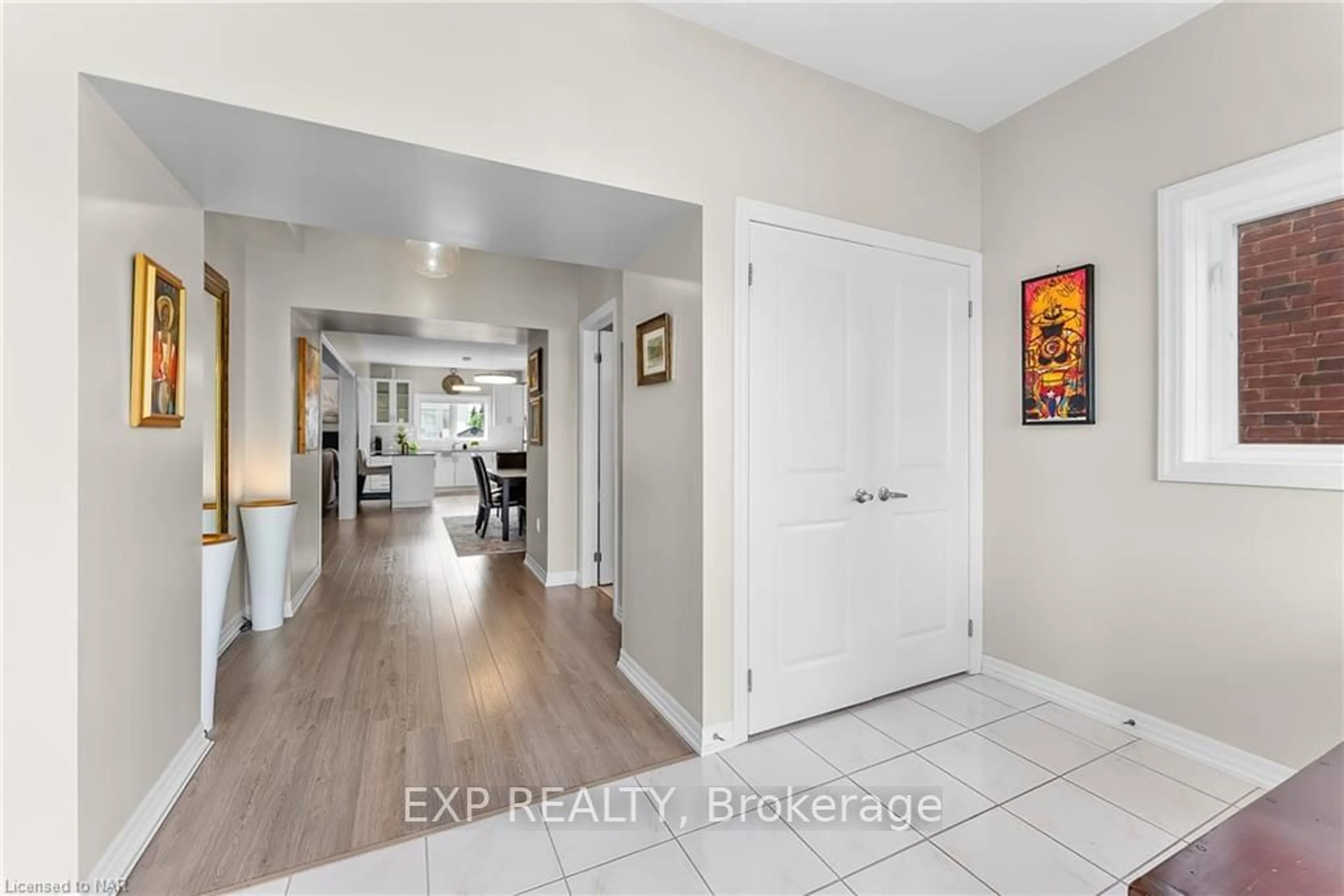 Indoor entryway, wood floors for 346 CONCESSION 3 ROAD, Niagara-on-the-Lake Ontario L0S 1J1