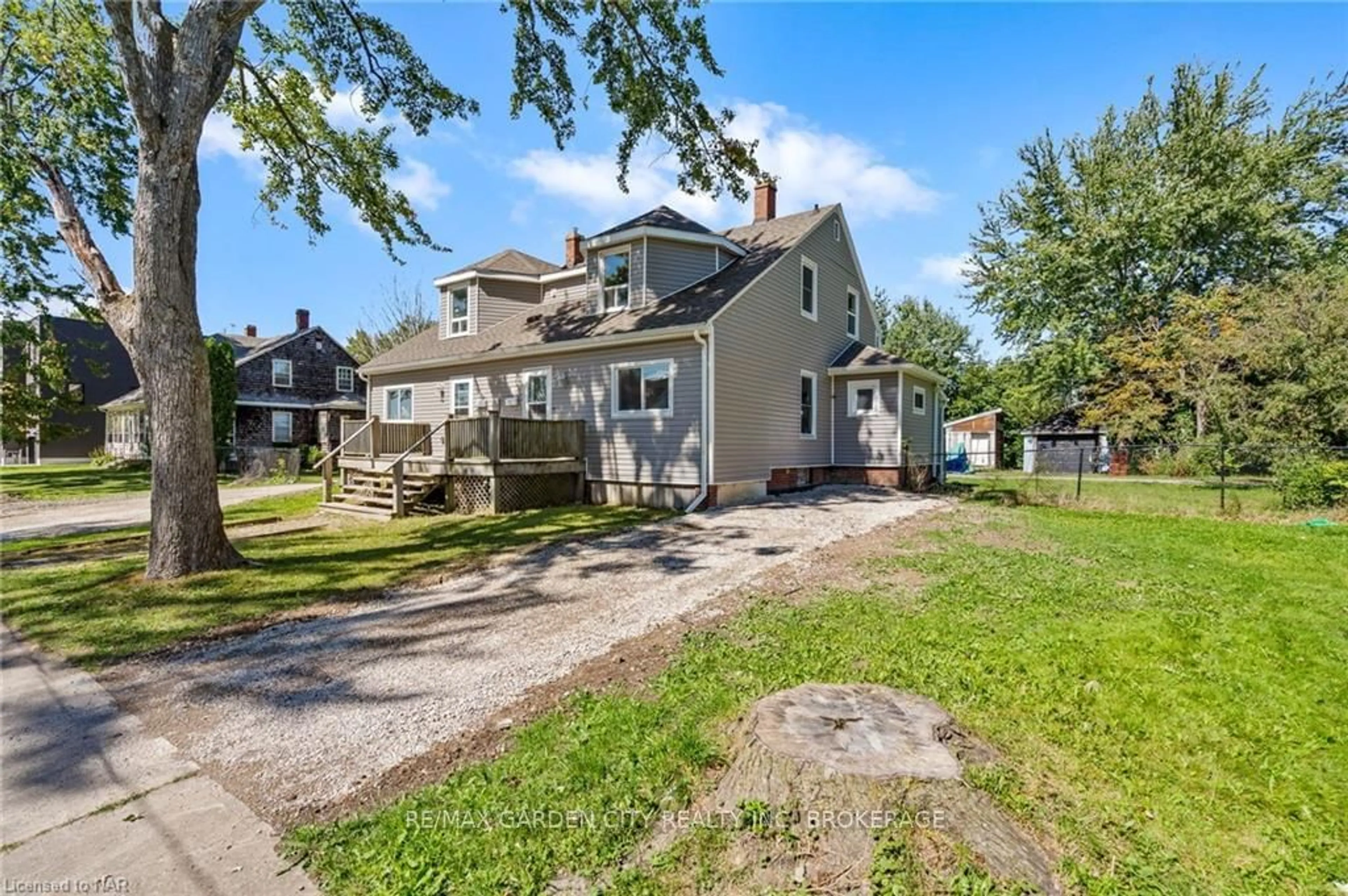 Frontside or backside of a home, cottage for 90 FIRST St, Welland Ontario L3B 4R7