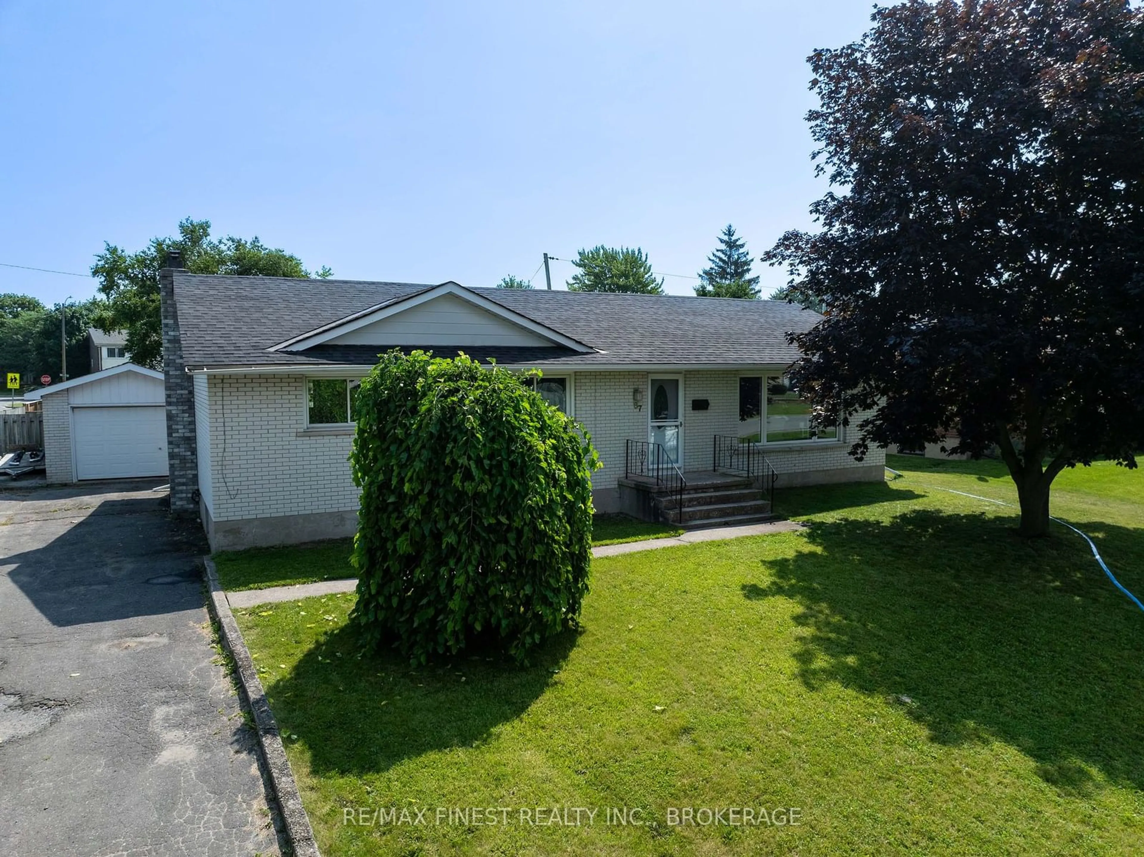 Frontside or backside of a home, cottage for 87 Oxford Cres, Loyalist Ontario K7N 1R1