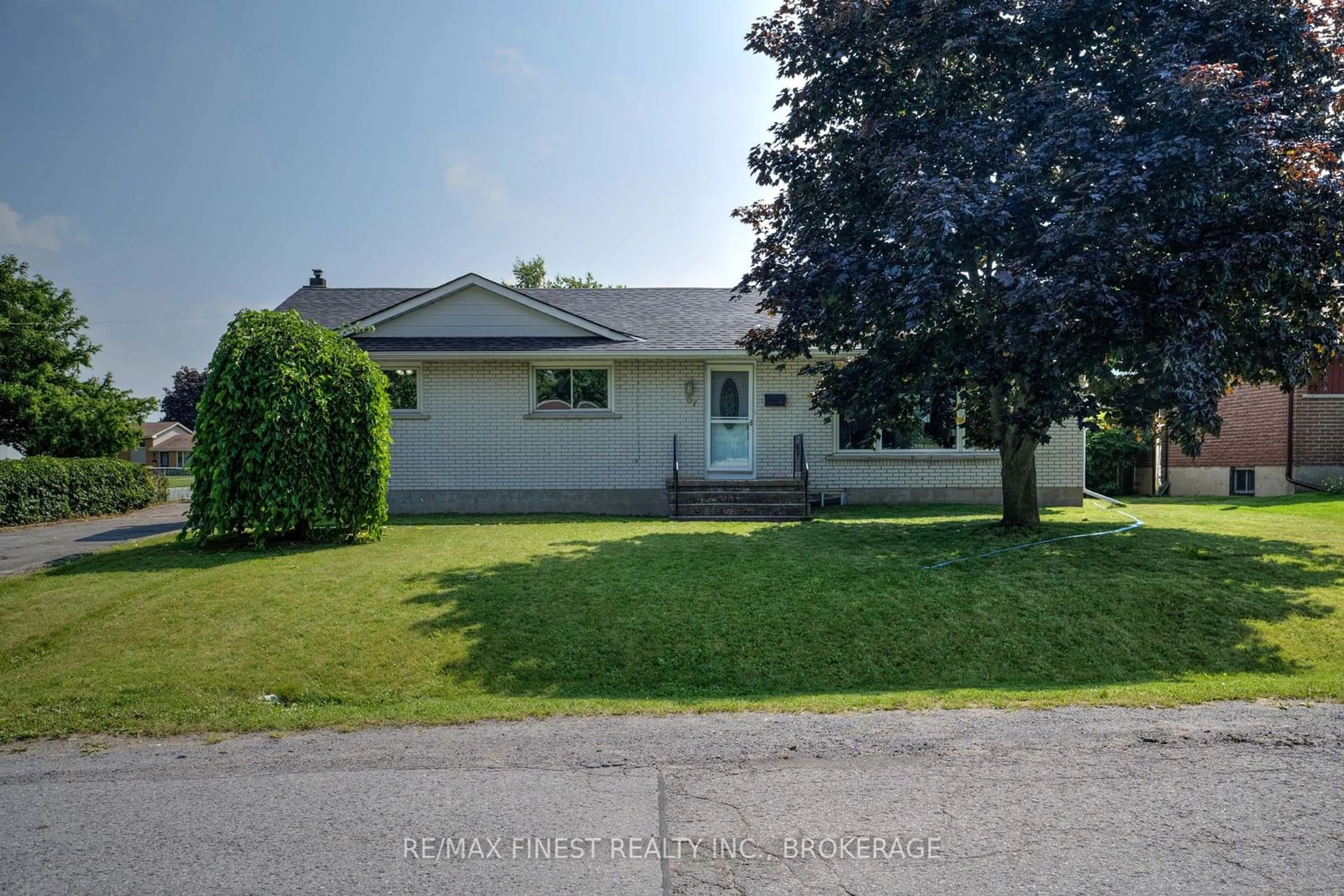 Frontside or backside of a home, the street view for 87 Oxford Cres, Loyalist Ontario K7N 1R1