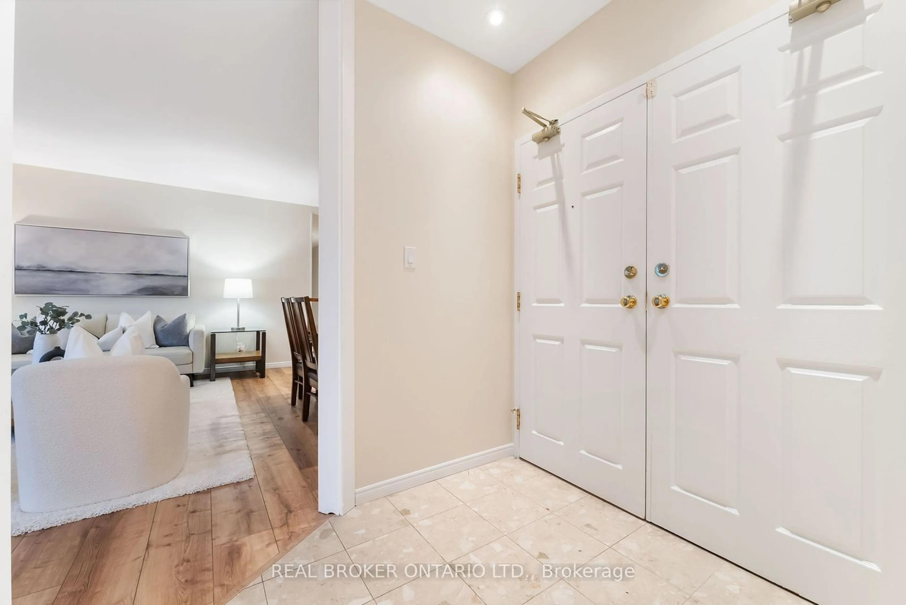 Indoor entryway, wood floors for 3267 King St #PH #7, Kitchener Ontario N2A 4A4