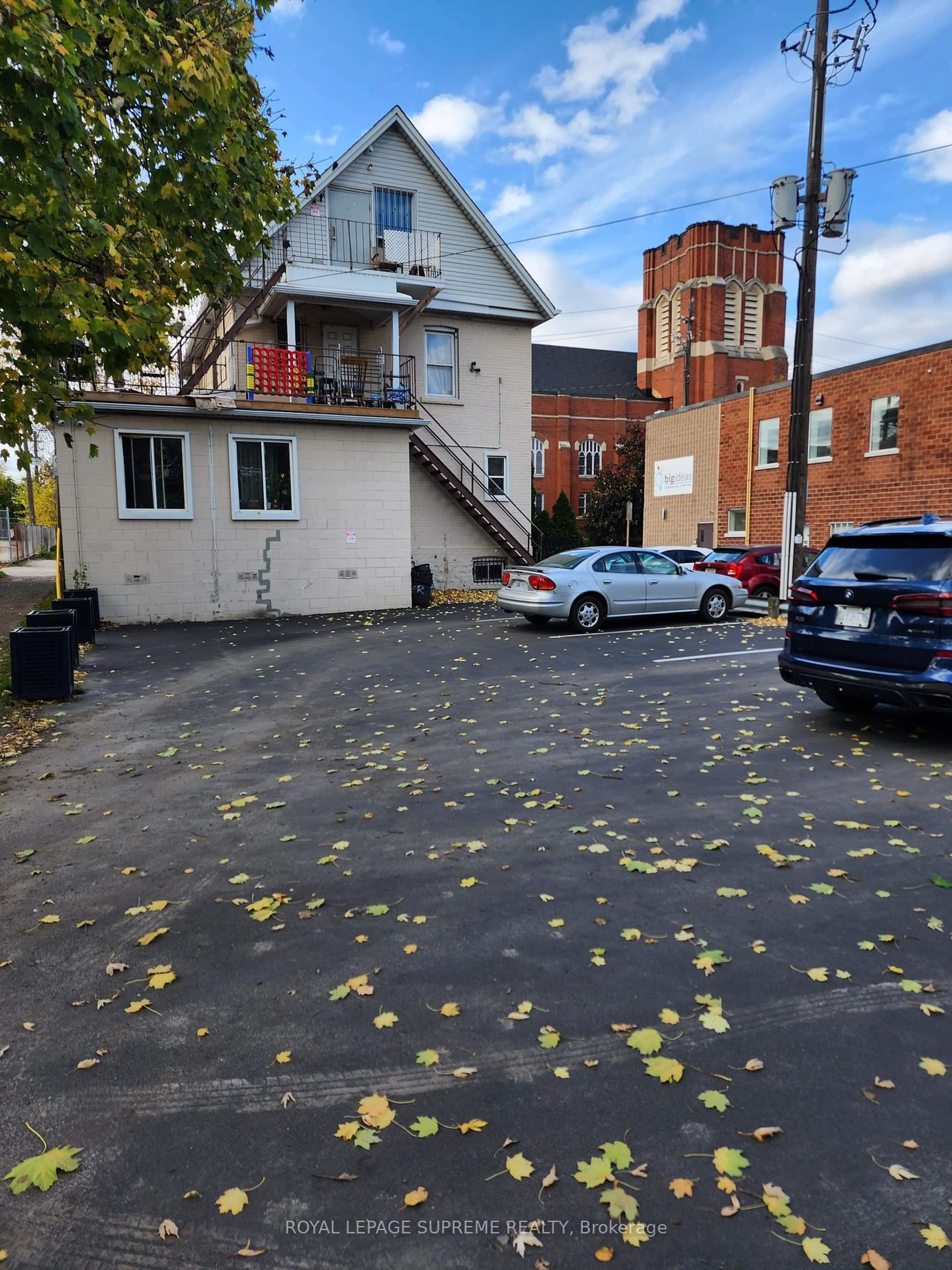 A pic from exterior of the house or condo, the street view for 11 Springer Ave, Hamilton Ontario L8M 2W7