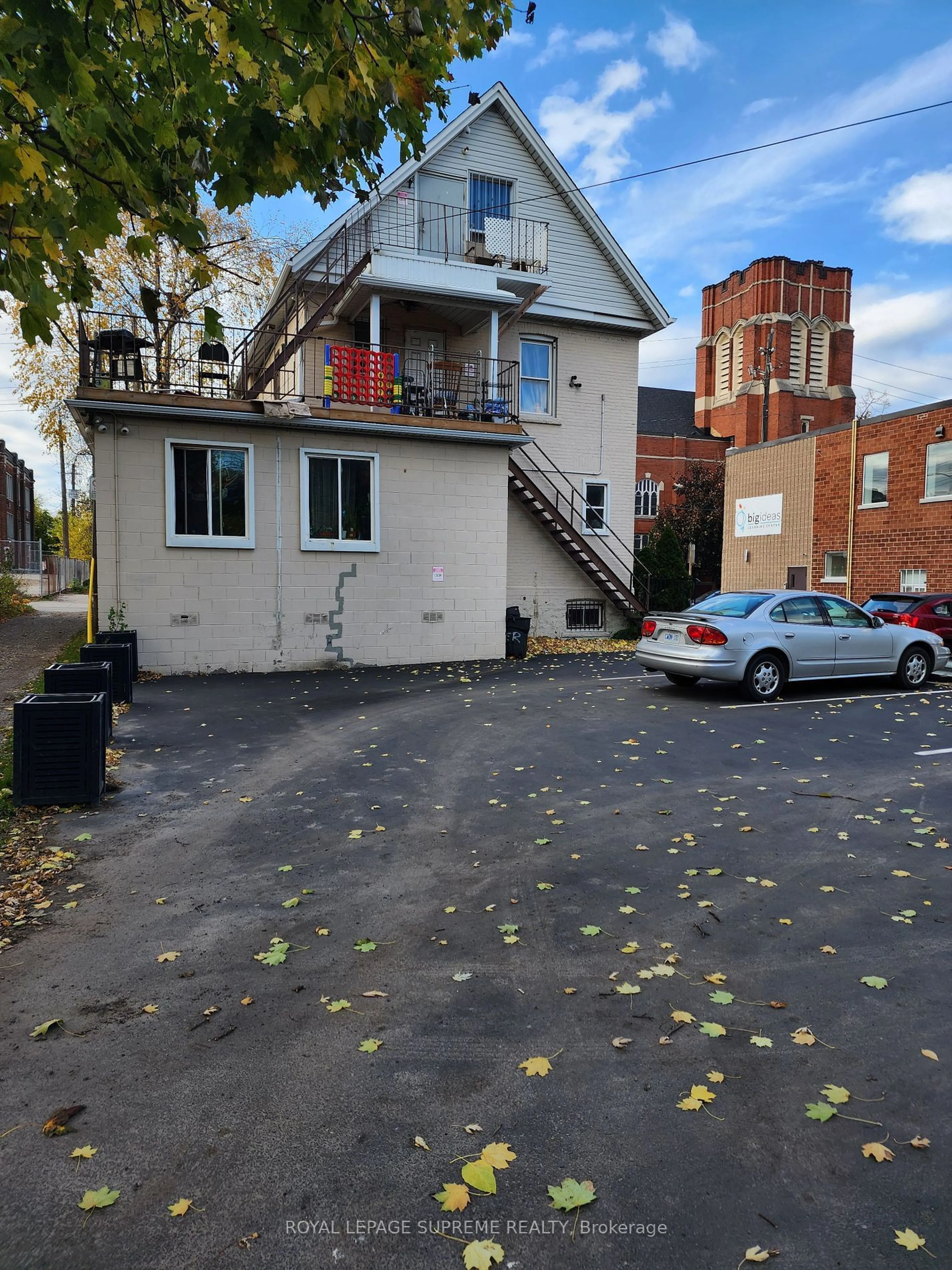 A pic from exterior of the house or condo, the street view for 11 Springer Ave, Hamilton Ontario L8M 2W7