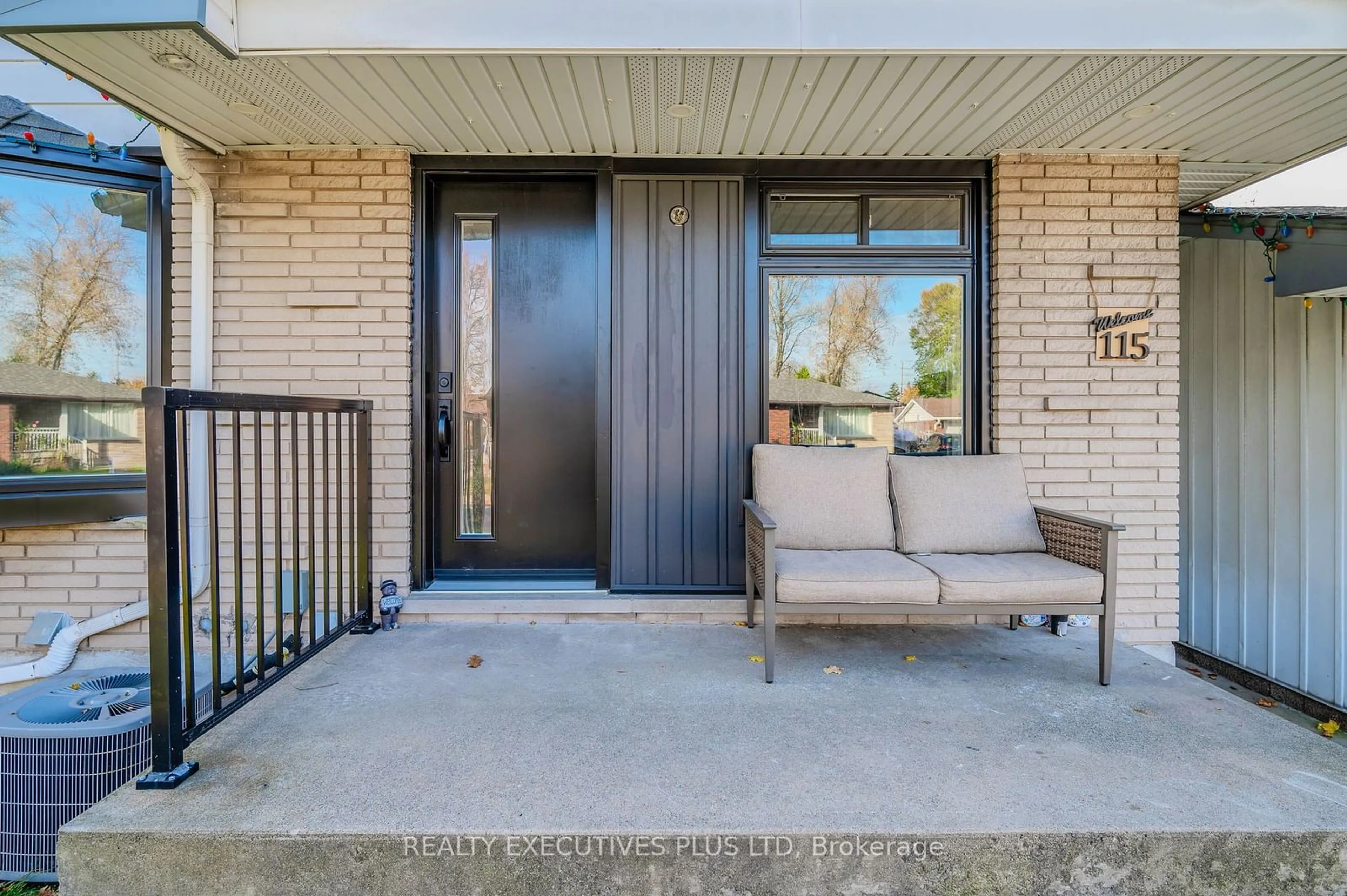 Indoor entryway, cement floor for 115 Lynbrook Dr, Hamilton Ontario L9C 2K8