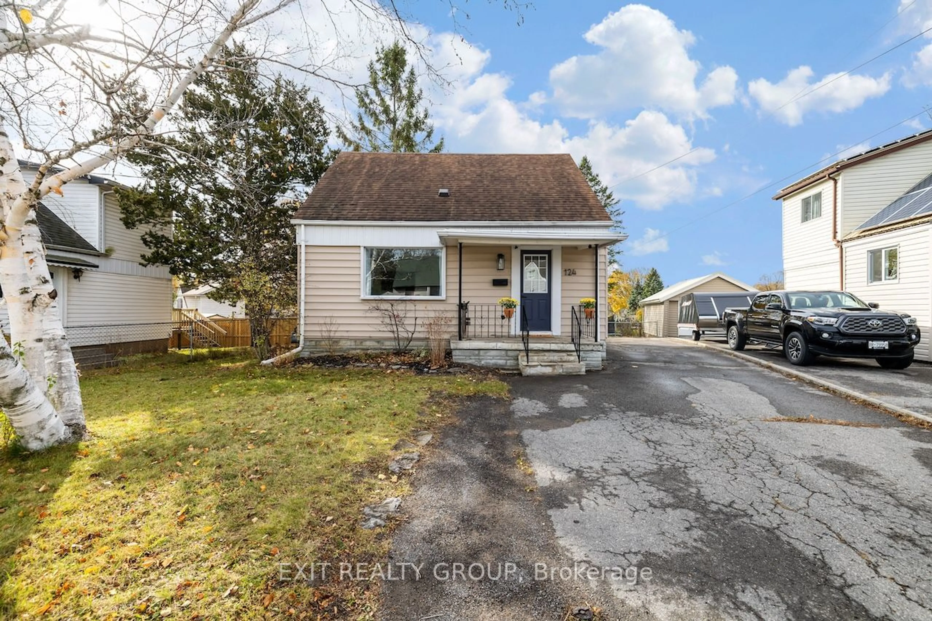 Frontside or backside of a home, cottage for 124 Humewood Dr, Belleville Ontario K8N 4E7