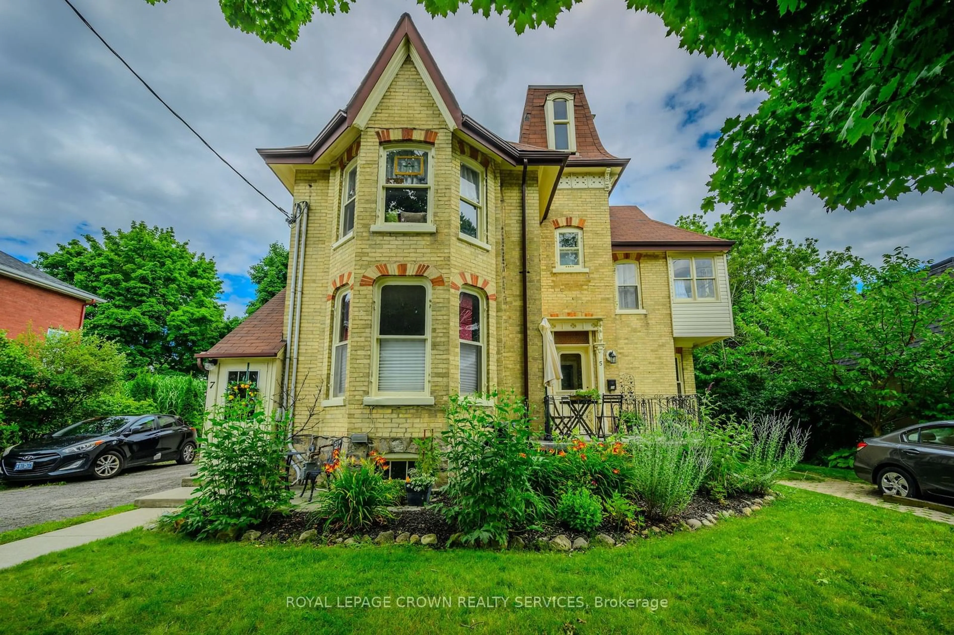 Frontside or backside of a home, cottage for 5-7 Lincoln Ave, Cambridge Ontario N1R 4W4