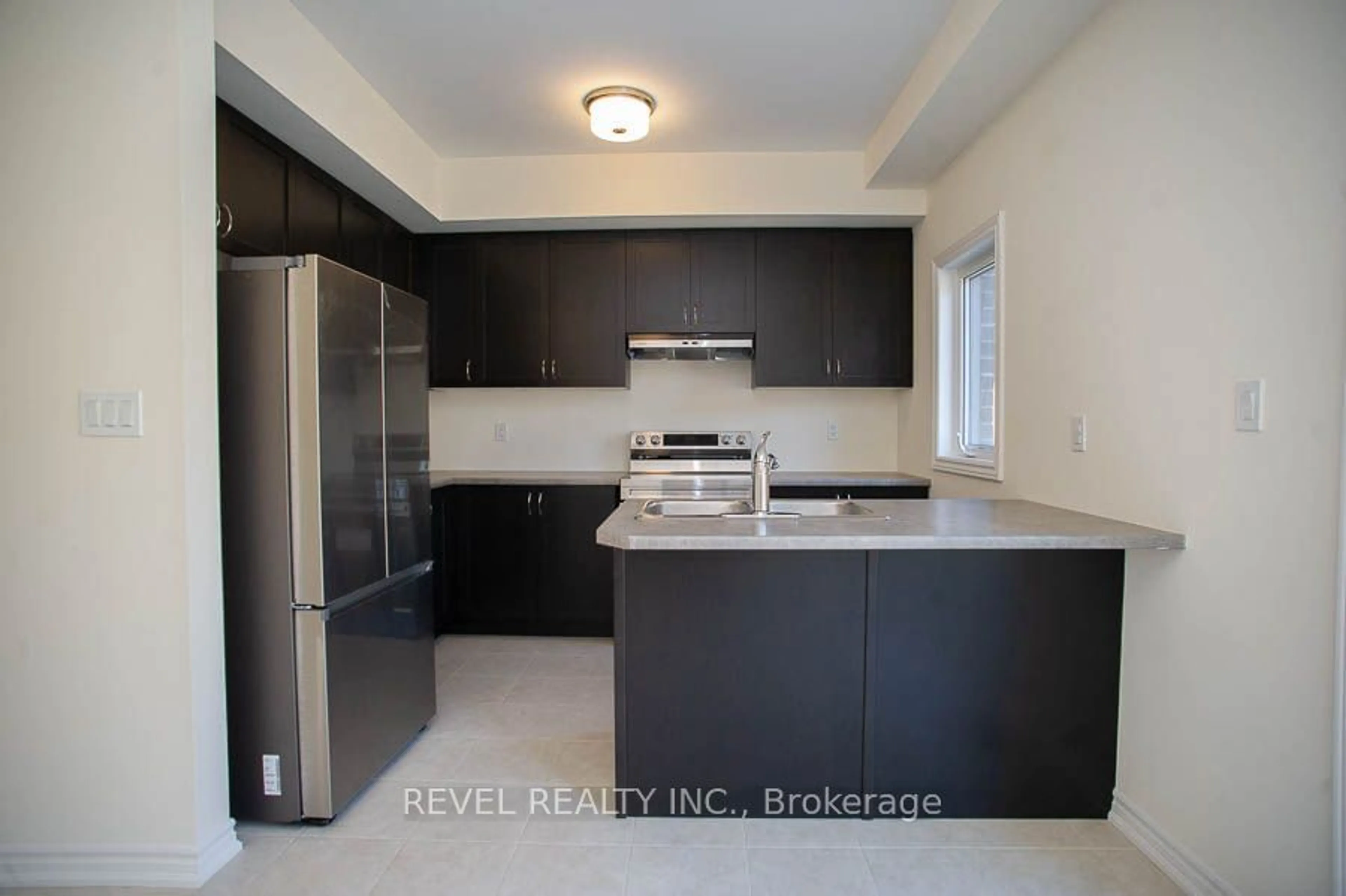 Kitchen, wood floors for 620 Colborne St #19, Brantford Ontario N3T 5L5