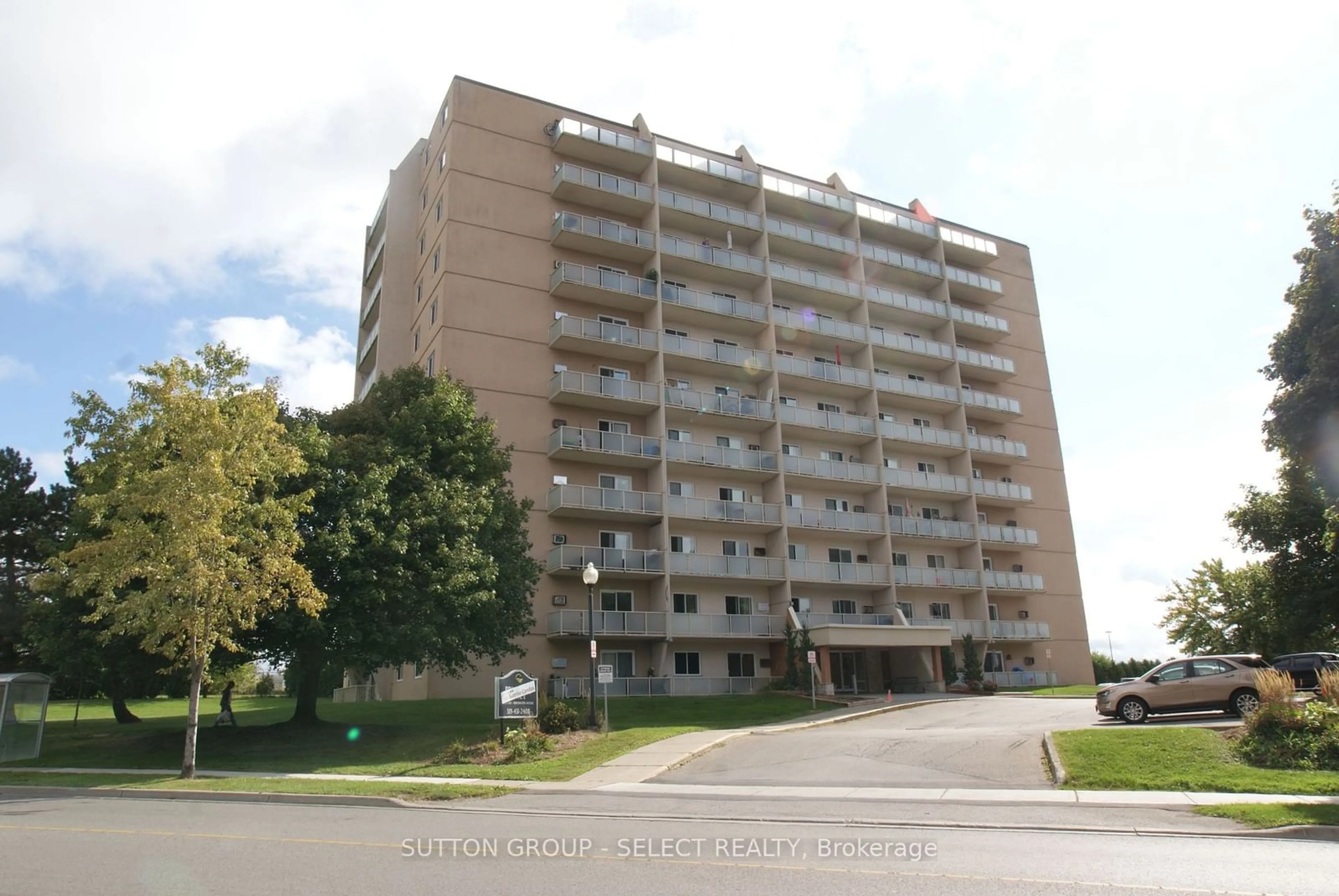 A pic from exterior of the house or condo, the front or back of building for 583 Mornington Ave #302, London Ontario N5Y 3E9