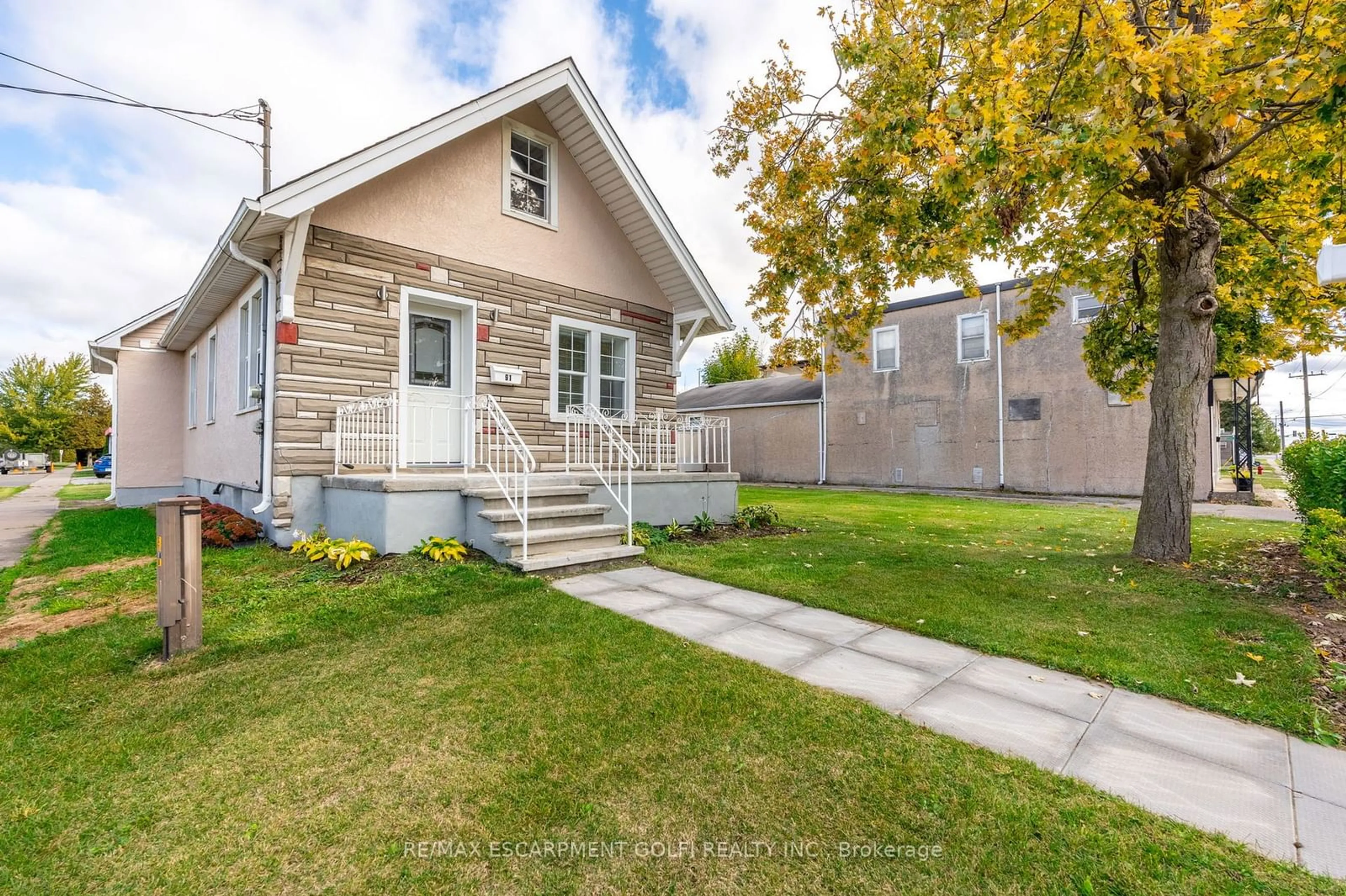 Frontside or backside of a home, cottage for 91 Broadway, Welland Ontario L3C 5L4