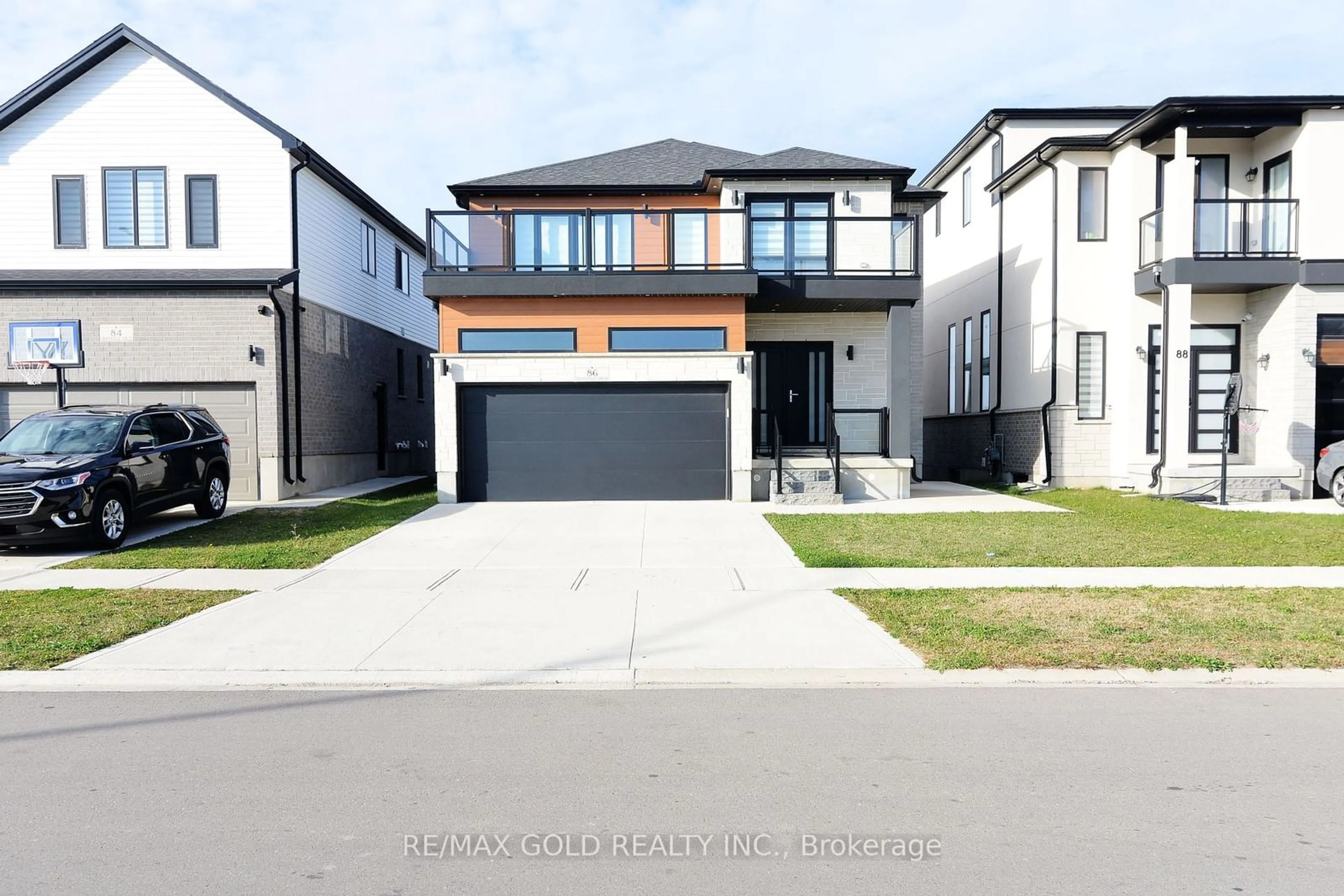 Frontside or backside of a home, the street view for 86 Grandville Circ, Brant Ontario N3L 0J5