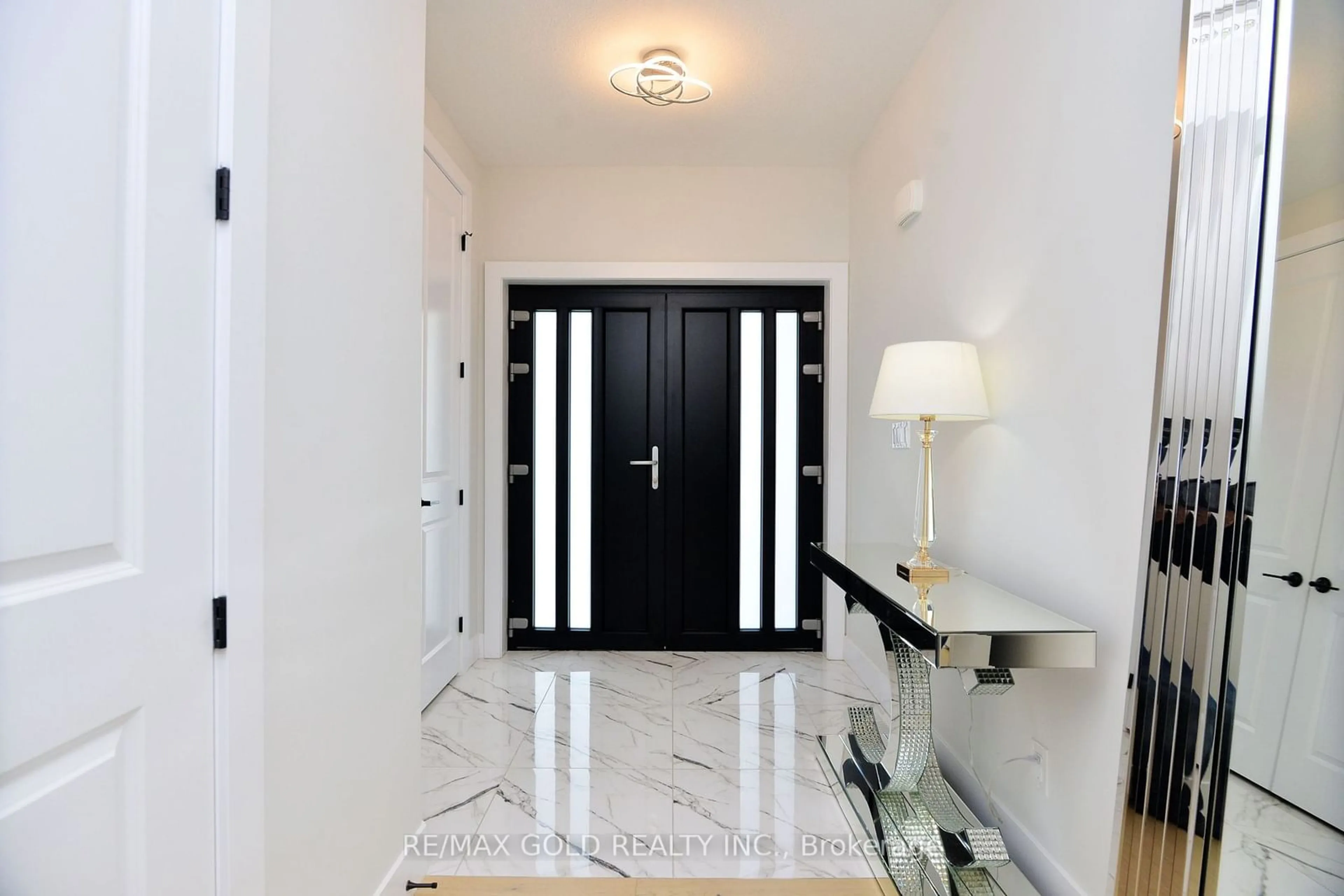 Indoor entryway, wood floors for 86 Grandville Circ, Brant Ontario N3L 0J5