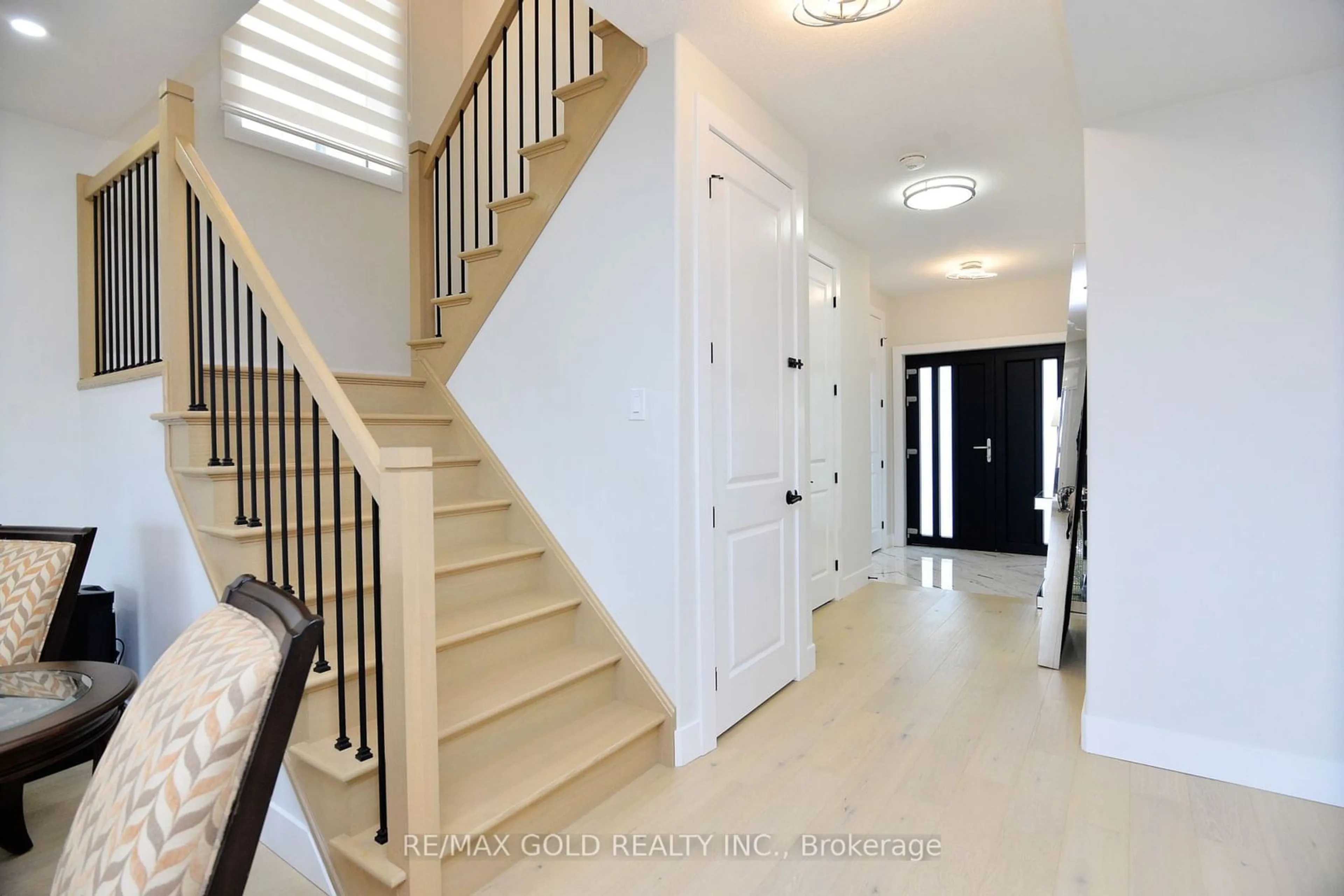 Indoor entryway, wood floors for 86 Grandville Circ, Brant Ontario N3L 0J5