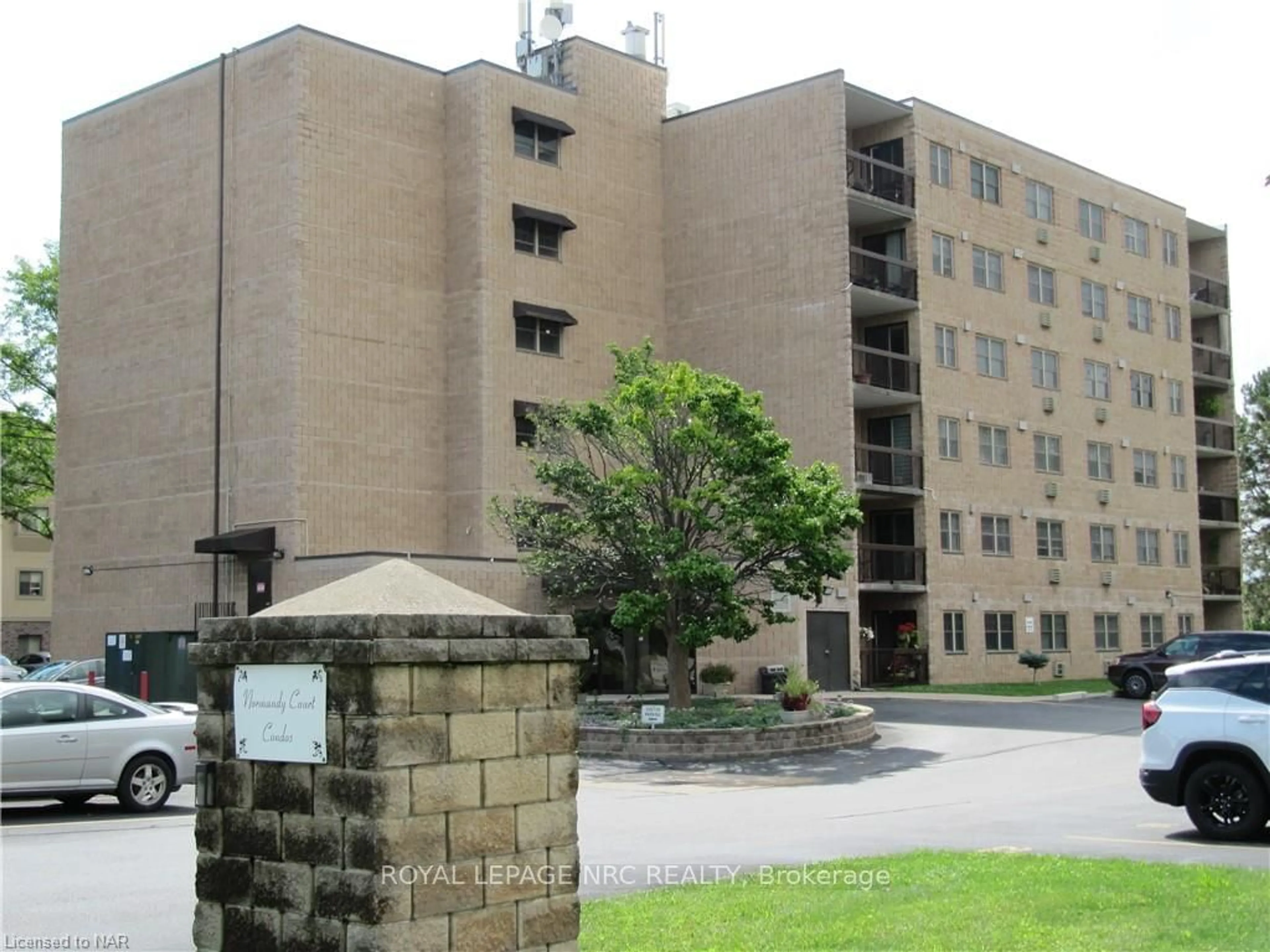 A pic from exterior of the house or condo, the front or back of building for 1905 NORMANDY St #605, LaSalle Ontario N9H 1P9