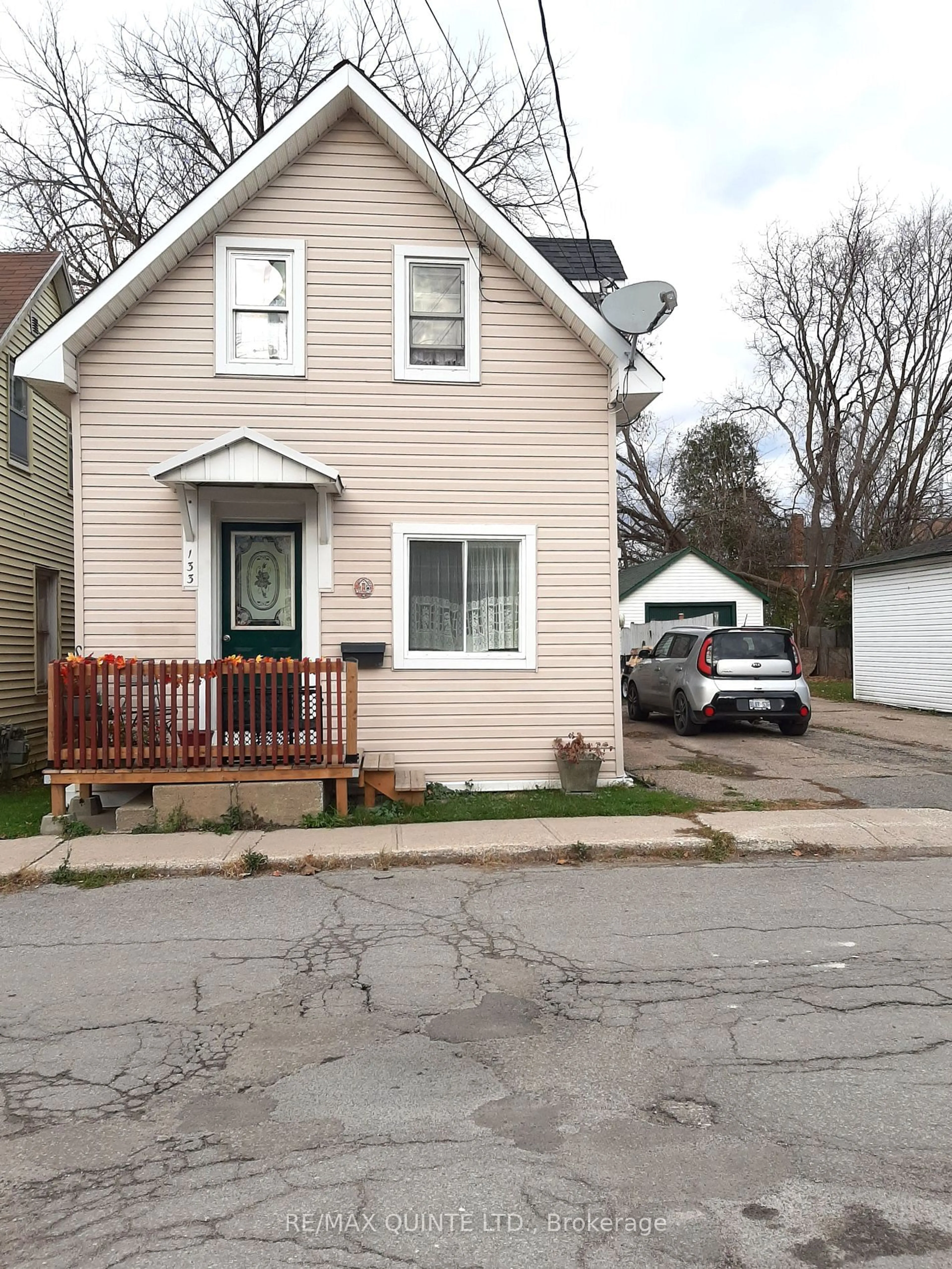 Frontside or backside of a home, the street view for 133 Bonnechere St, Renfrew Ontario K7V 1Z6