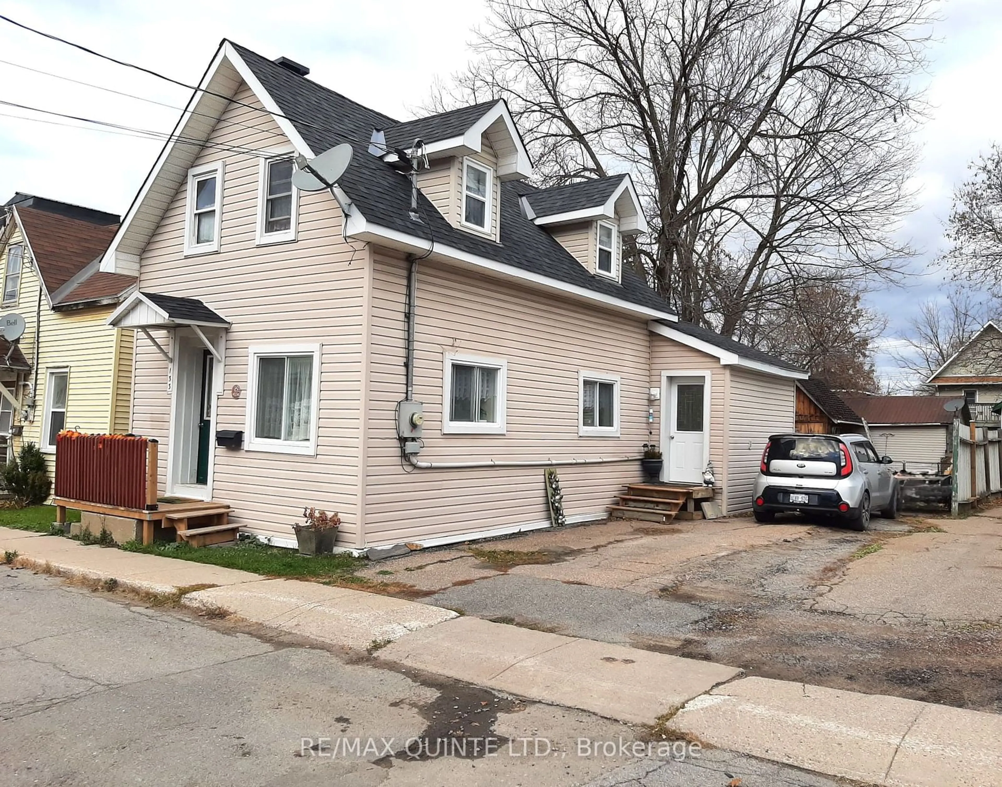 Frontside or backside of a home, the street view for 133 Bonnechere St, Renfrew Ontario K7V 1Z6