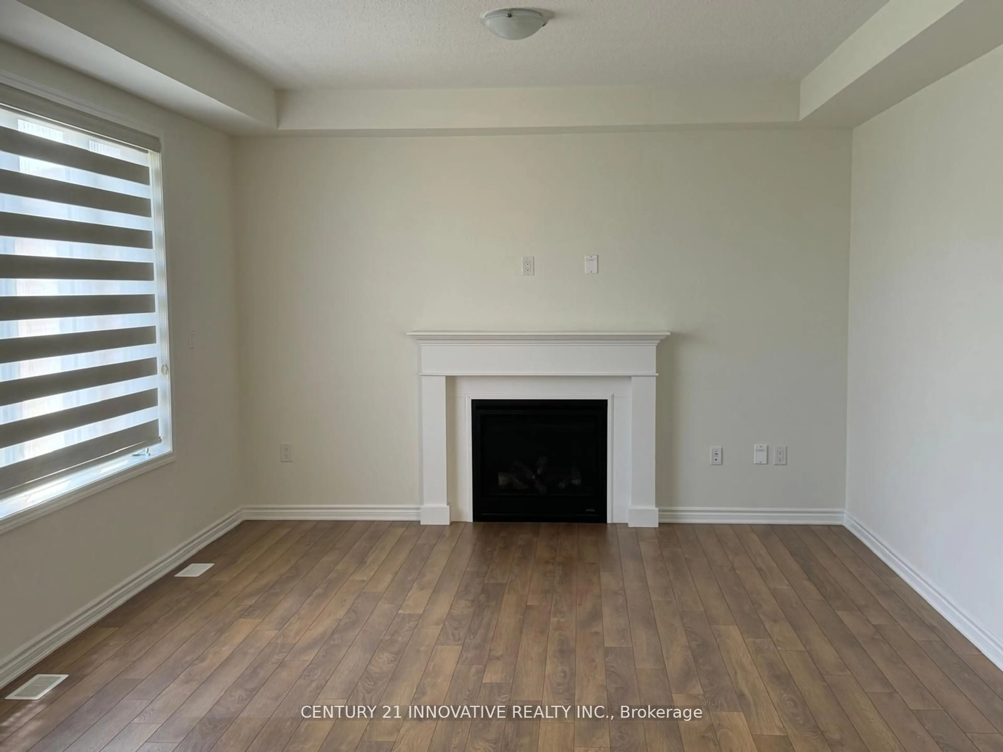 A pic of a room, wood floors for 12 Browning Blvd, Bracebridge Ontario P1L 0G2